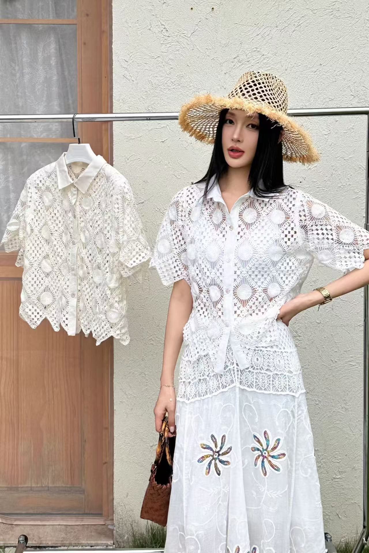 2026 여름 프랑스식 레트로 홀로우 아웃 자수 반팔 여성 셔츠 디자인 센스 작은 대중 고유 한 Chic 쇼트 스타일 맨위 이미지 2