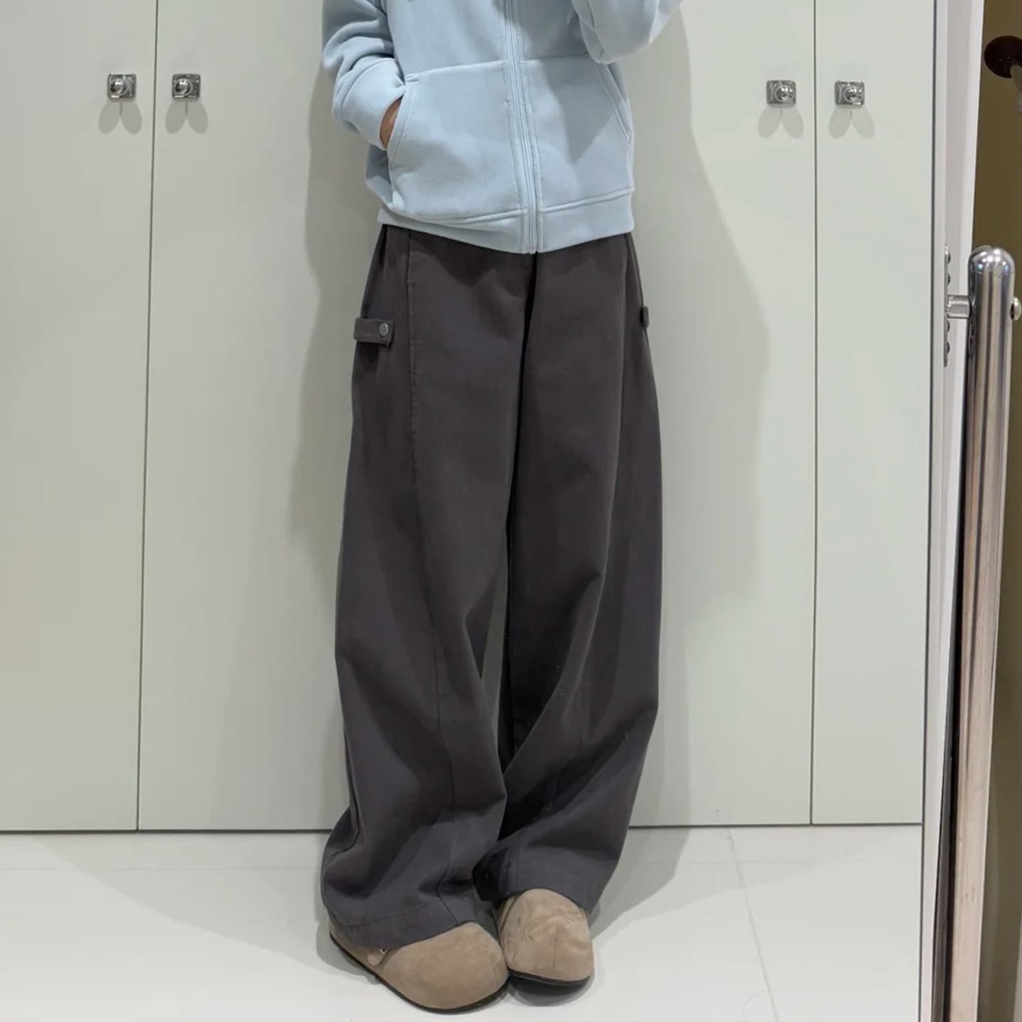 사선 무늬 한국 동대문 좁은 에디션 모통이 칼 바지 여성 가을 새로운 넓은 다리 워크웨어 팬츠 슬림해 보이는 회색 바지 이미지 2