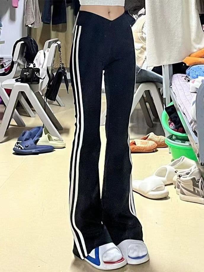 검정색 아메리칸 마이크로 나팔 웨이 바지 여성 가을 2026 새로운 하이웨이스트 슬림해 보이는 캐주얼 슈퍼 화재 3개 바 운동 바지 상세 이미지 2