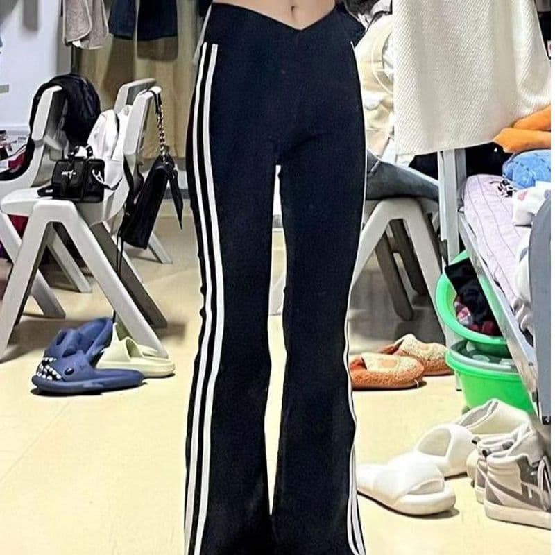 검정색 아메리칸 마이크로 나팔 웨이 바지 여성 가을 2026 새로운 하이웨이스트 슬림해 보이는 캐주얼 슈퍼 화재 3개 바 운동 바지 상세 이미지 8