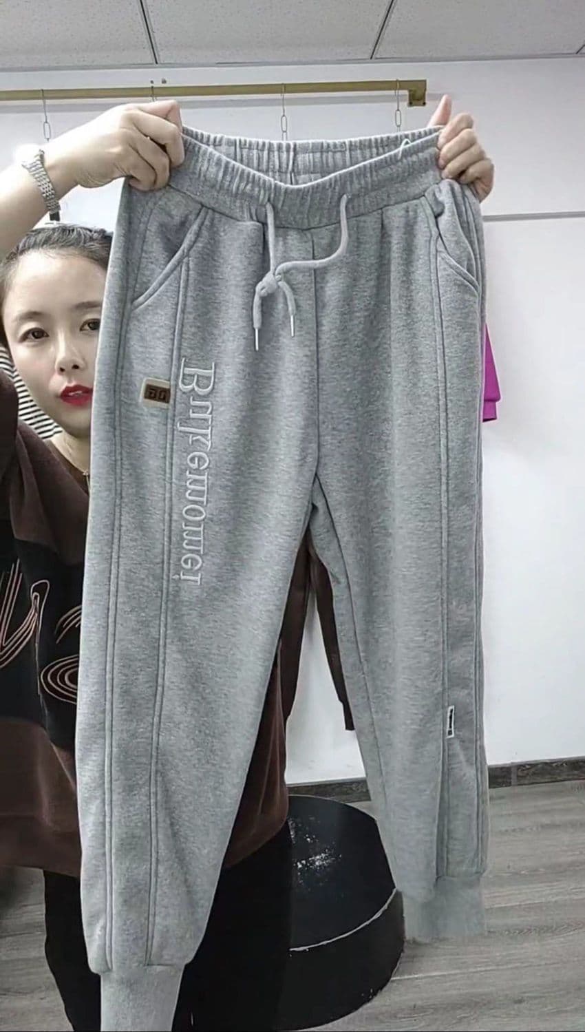 털이 있고 두꺼운 특별 두꺼움 보온 하렘 바지 여성 2026 겨울 새로운 한국 스타일 자수 패치워크 루즈핏 슬림해 보이는 웨이 바지 상세 이미지 21