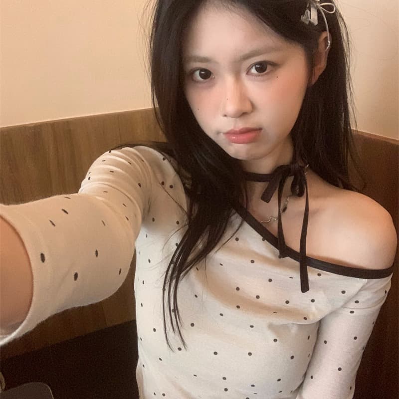 실사 정가 하트 비트 도트 무늬 레이스업 긴팔 티셔츠 여성 오프숄더 라운드 넥 만나는 쇼트 스타일 맨위 이미지 4