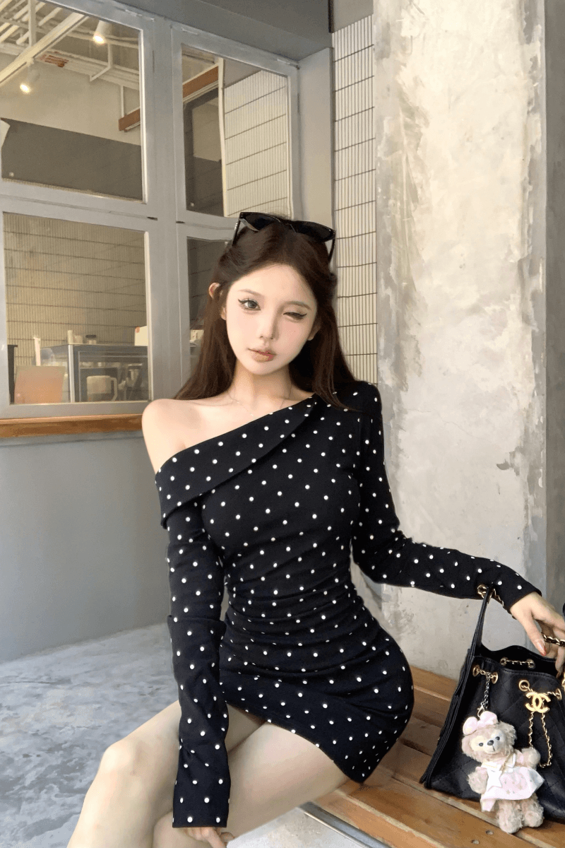 실사 정가 검정색 도트 무늬 긴팔 비스듬한 어깨 여성 드레스 새로운 프랑스식 허리 수축 품격 슬림해 보이는 한 마디 미니 스커트 상세 이미지 6