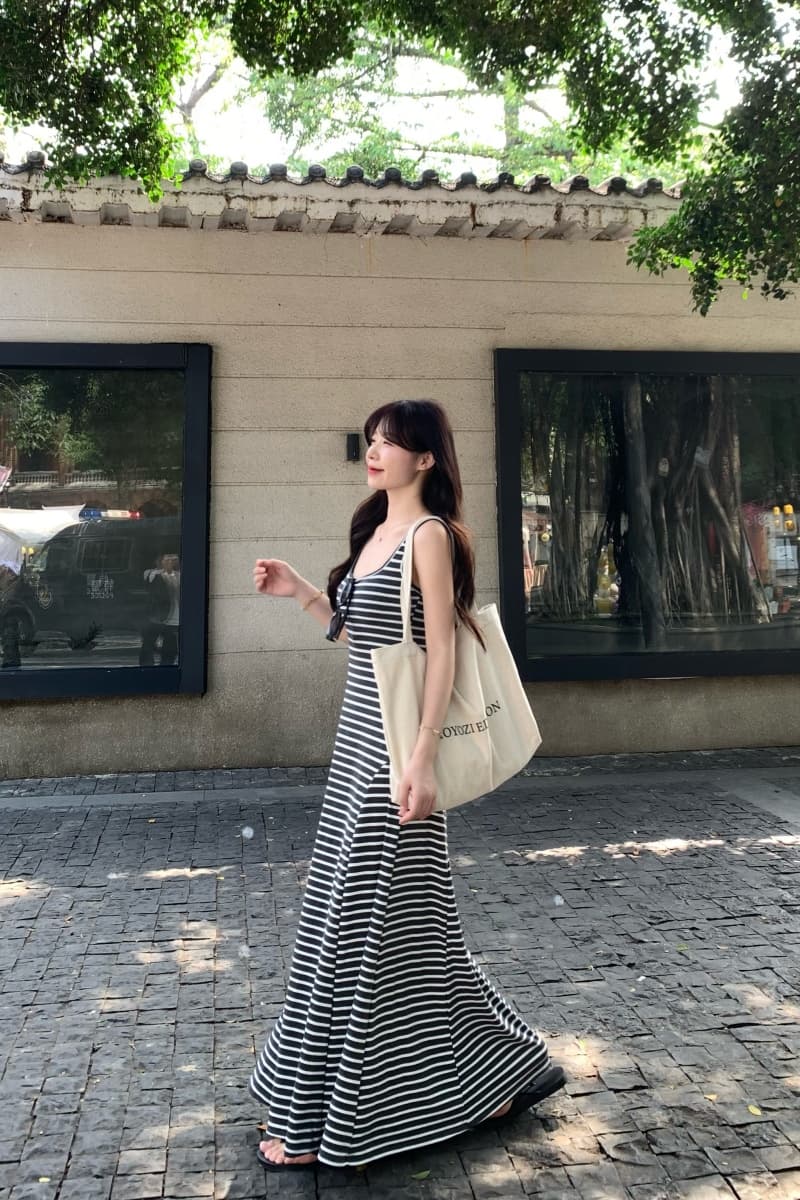 실사 정가 새로운 패션 다용도 슬림해 보이는 몸매 가꾸기 u 칼라 스트라이프 조끼 여성 드레스 상세 이미지 3