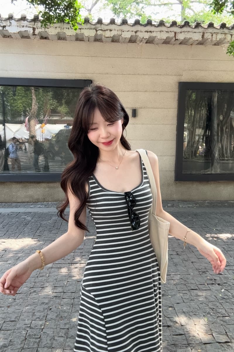 실사 정가 새로운 패션 다용도 슬림해 보이는 몸매 가꾸기 u 칼라 스트라이프 조끼 여성 드레스 상세 이미지 6
