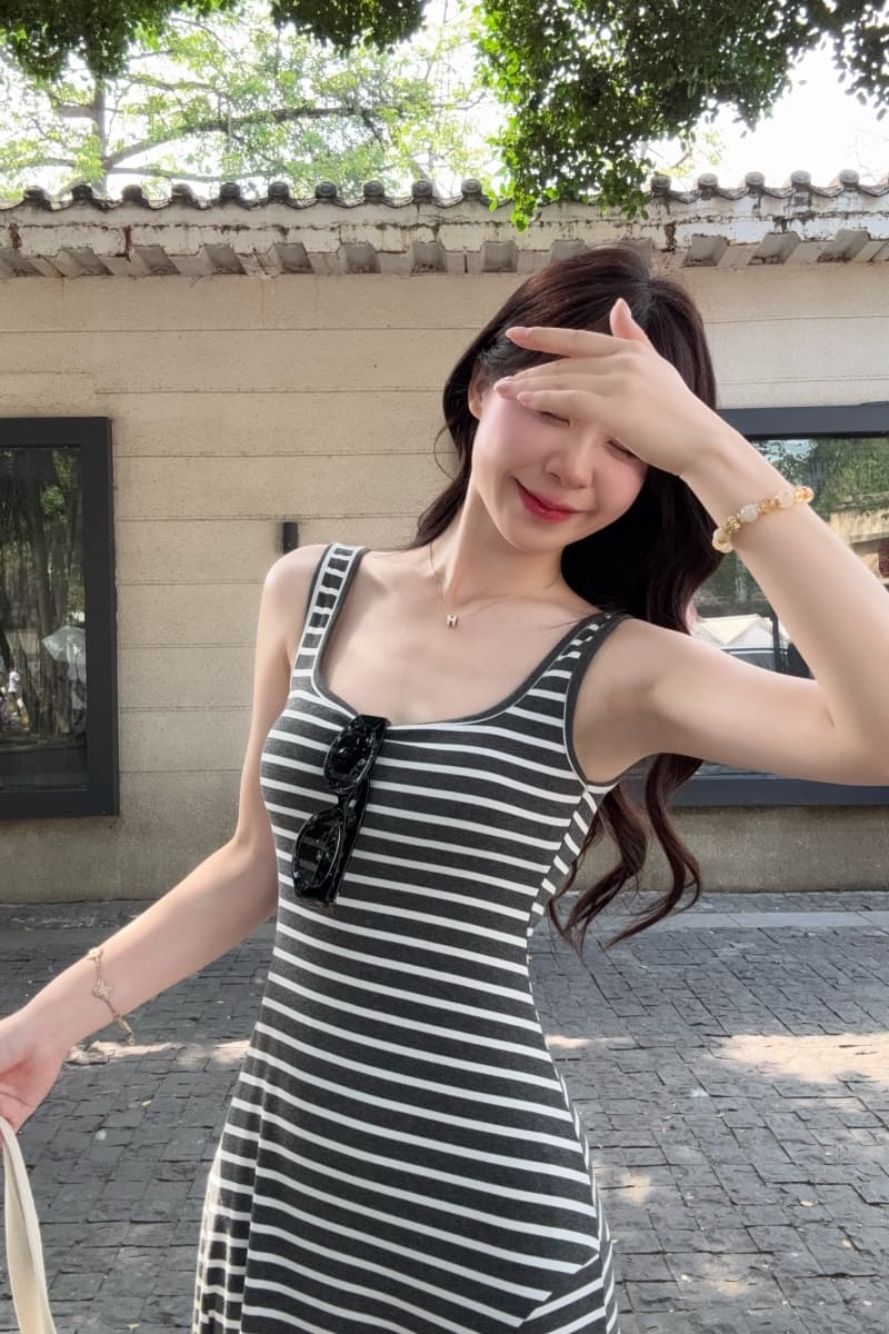 실사 정가 새로운 패션 다용도 슬림해 보이는 몸매 가꾸기 u 칼라 스트라이프 조끼 여성 드레스 상세 이미지 7