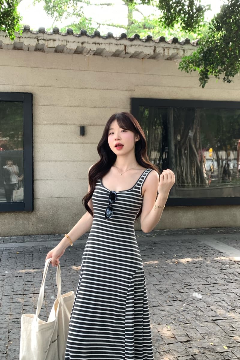 실사 정가 새로운 패션 다용도 슬림해 보이는 몸매 가꾸기 u 칼라 스트라이프 조끼 여성 드레스 상세 이미지 9
