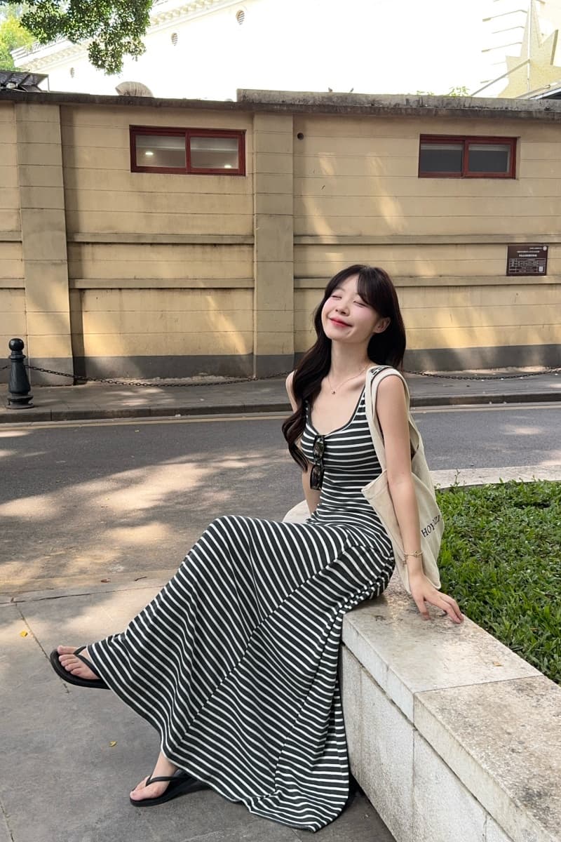실사 정가 새로운 패션 다용도 슬림해 보이는 몸매 가꾸기 u 칼라 스트라이프 조끼 여성 드레스 상세 이미지 13