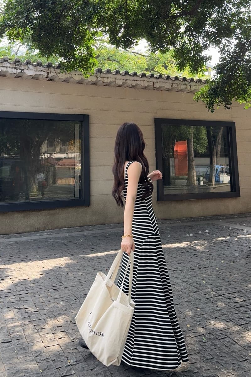 실사 정가 새로운 패션 다용도 슬림해 보이는 몸매 가꾸기 u 칼라 스트라이프 조끼 여성 드레스 상세 이미지 20