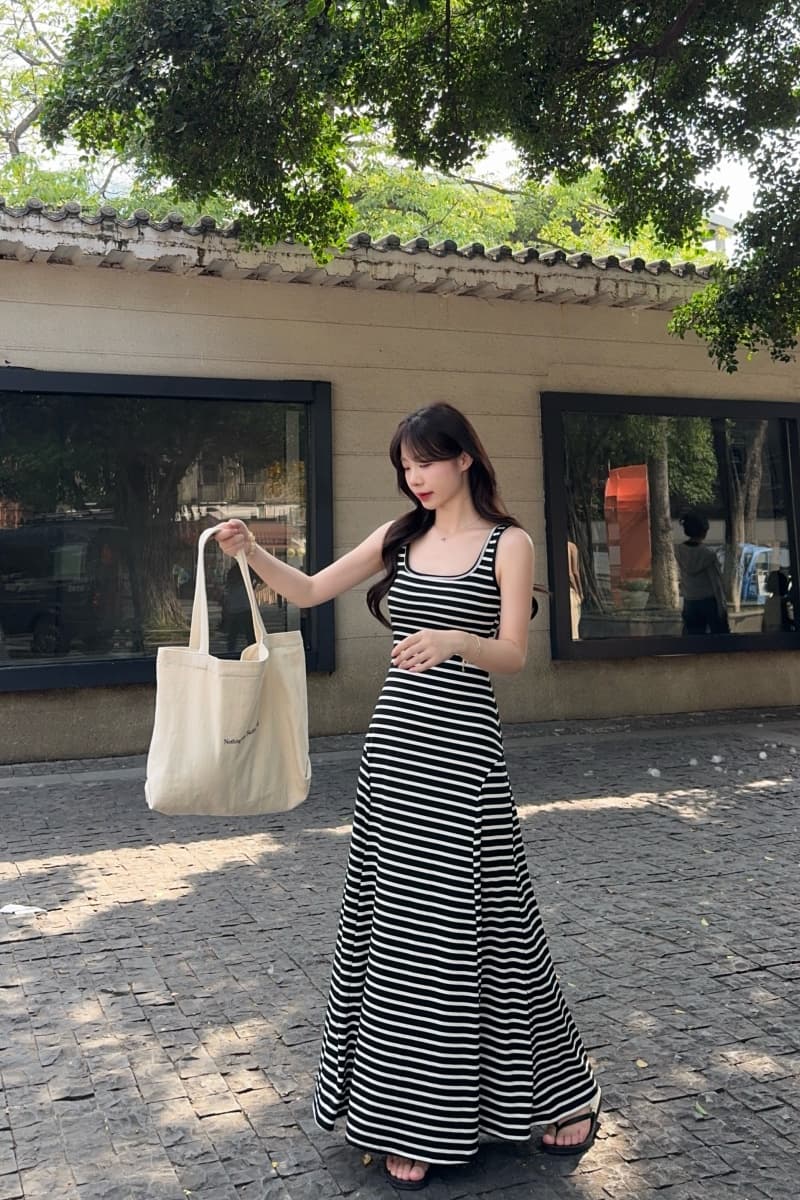 실사 정가 새로운 패션 다용도 슬림해 보이는 몸매 가꾸기 u 칼라 스트라이프 조끼 여성 드레스 상세 이미지 21