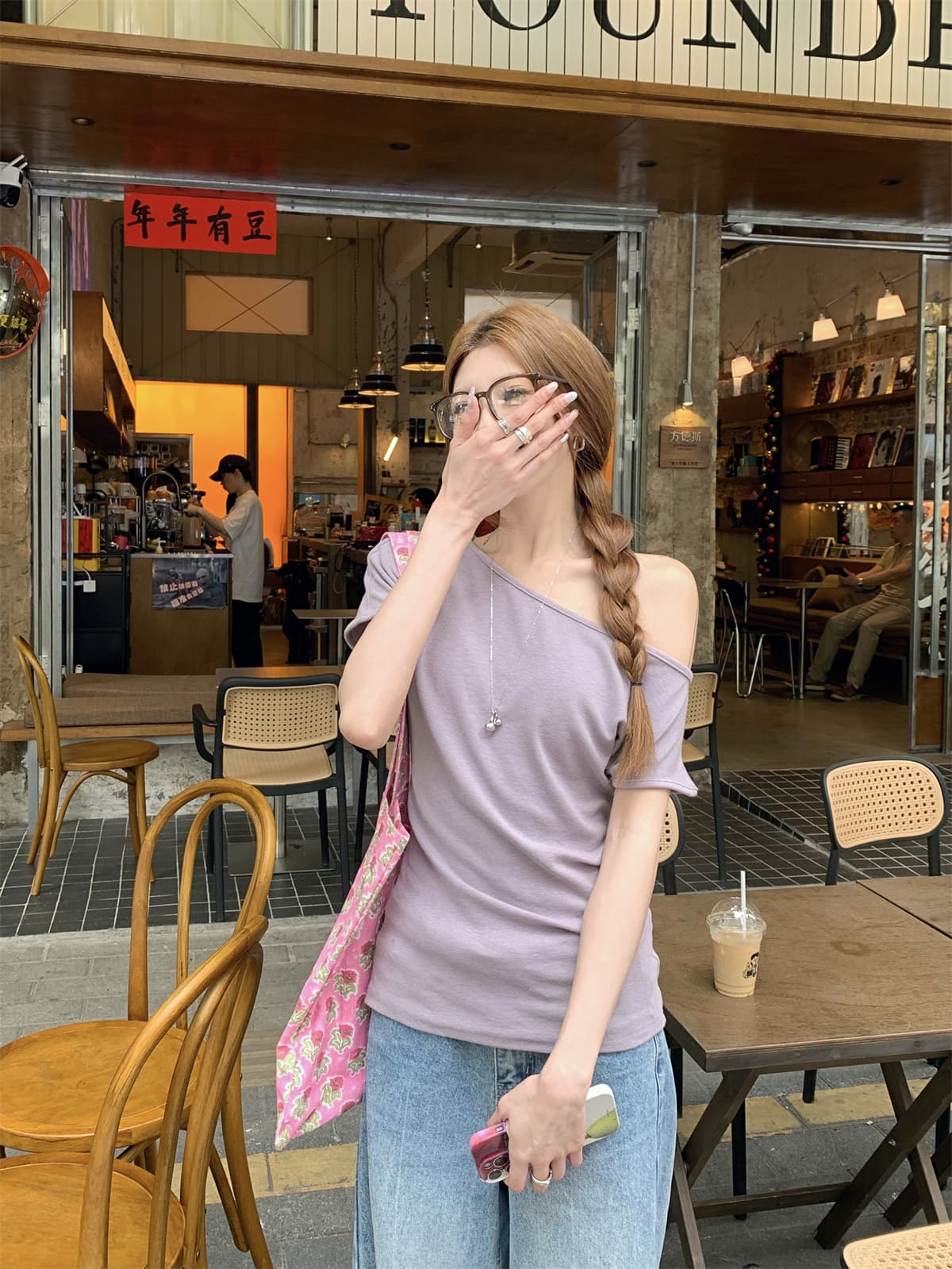 실사 정가 여름 한국 스타일 몸매 가꾸기 핫걸 비스듬한 어깨 품격 주름 디자인 눈꽃 양모 반팔 티셔츠 맨위 상세 이미지 2