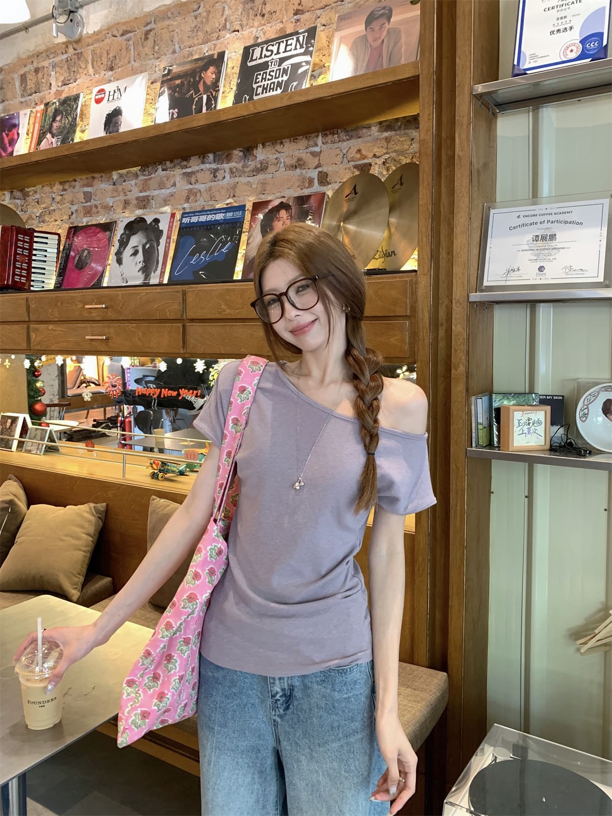 실사 정가 여름 한국 스타일 몸매 가꾸기 핫걸 비스듬한 어깨 품격 주름 디자인 눈꽃 양모 반팔 티셔츠 맨위 상세 이미지 7