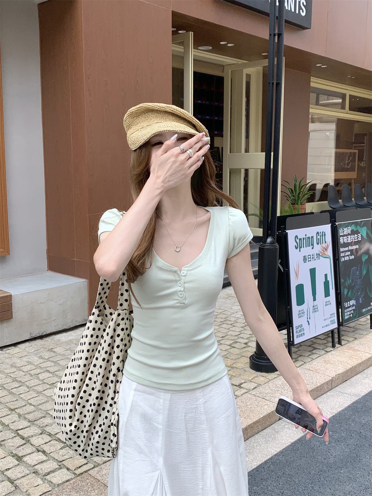 실사 정가 여름 한국 스타일 품격 V넥 단추 디자인 센스 미니멀리즘 다용도 긍정적 인 어깨 반팔 티셔츠 맨위 여성 상세 이미지 17