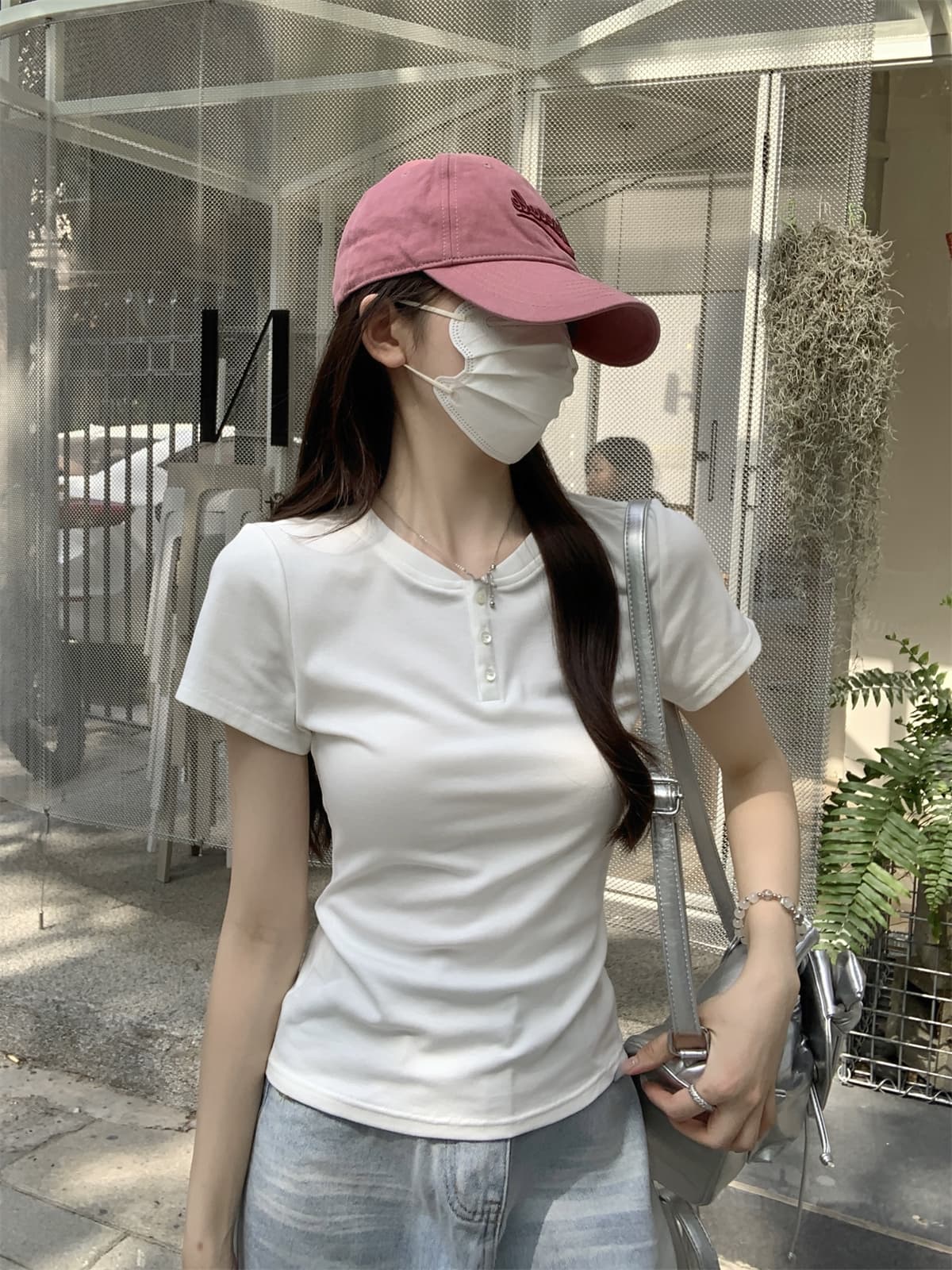 실사 정가 여름 한국 스타일 미니멀리즘 다용도 몸매 가꾸기 라운드 넥 긍정적 인 어깨 단추 디자인 센스 반팔 티셔츠 여성 셔츠 상세 이미지 27