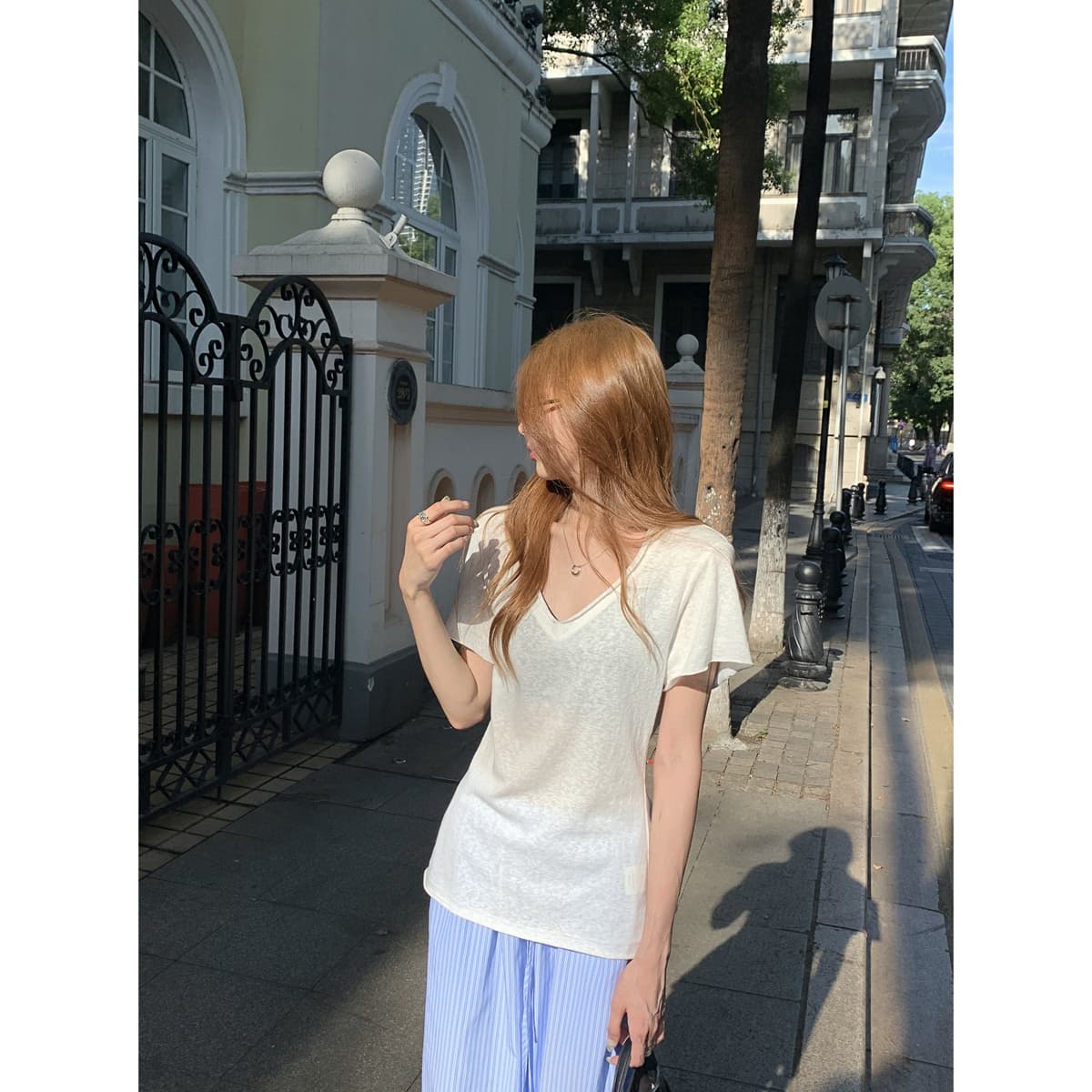 실사 정가 여름 한국 스타일 품격 V넥 얇은 스타일 루즈핏 다용도 슬림해 보이는 눈꽃 면 반팔 티셔츠 맨위 여성 이미지 3