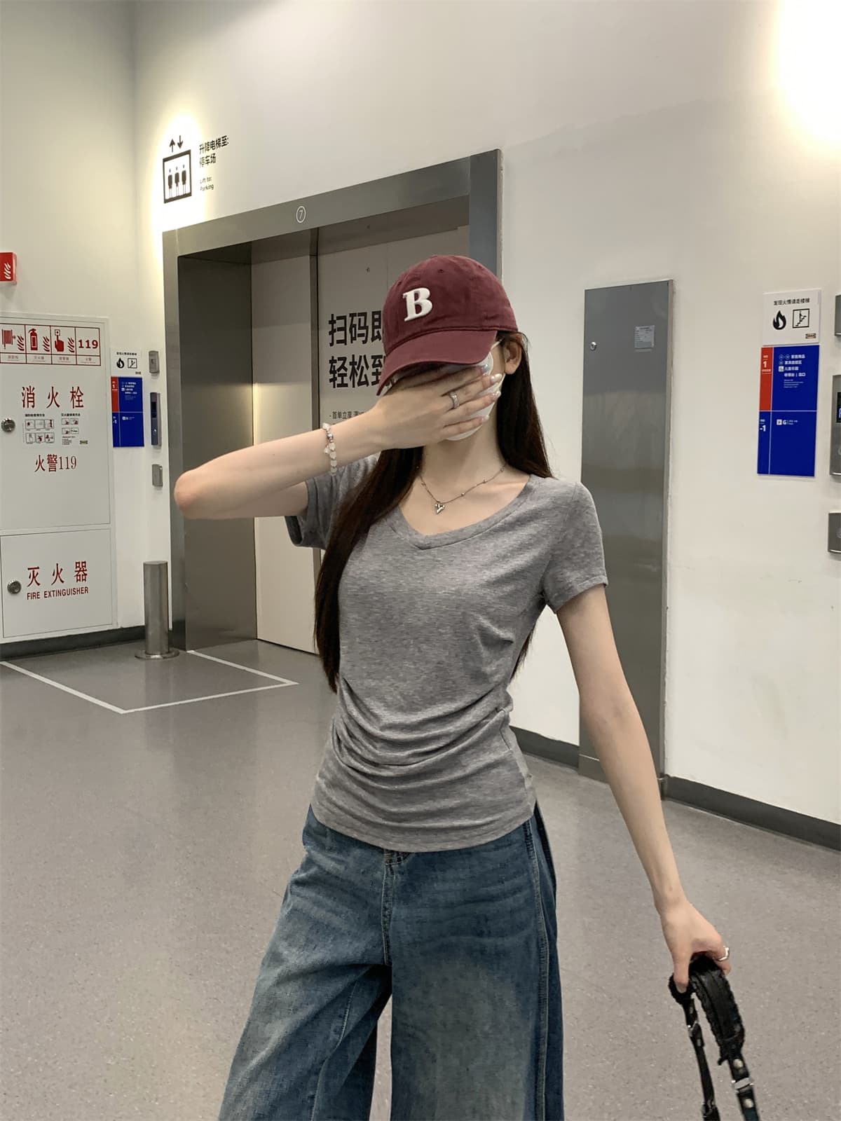 실사 정가 여름 한국 스타일 품격 몸매 가꾸기 핫걸 V넥 주름 허리 수축 라이 경기 서울 반팔 티셔츠 맨위 여성 상세 이미지 24