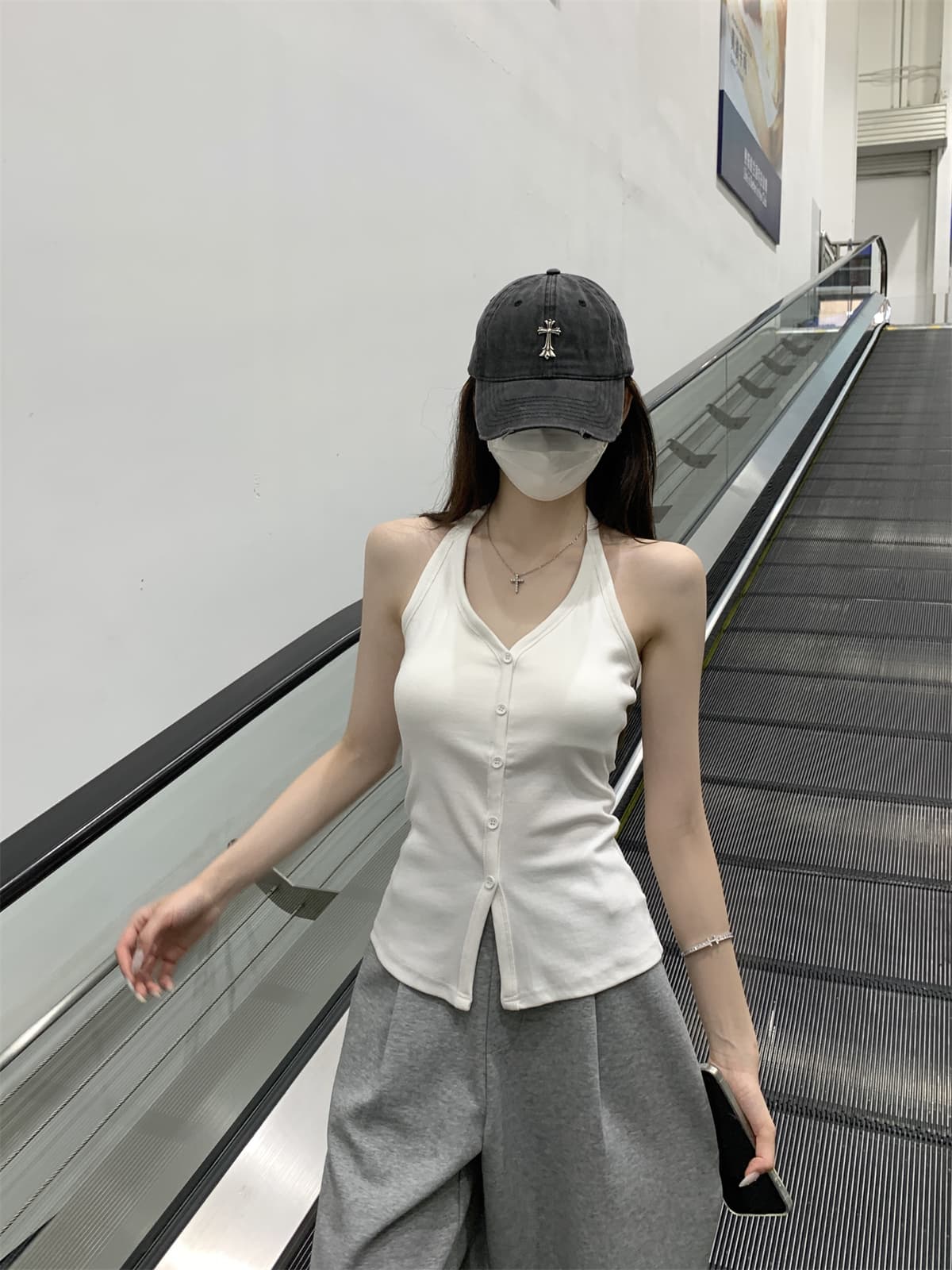 실사 정가 여름 한국 스타일 순수한 욕망 몸매 가꾸기 V넥 행침 목 싱글 줄 버튼 디자인 캐미솔 티셔츠 맨위 여성 상세 이미지 5