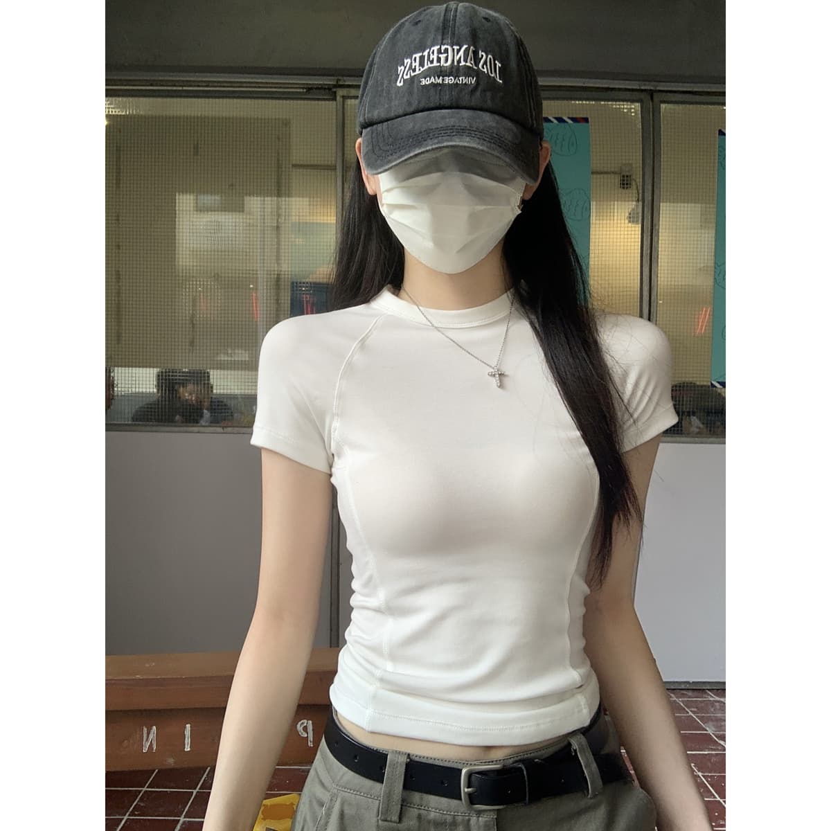 실사 정가 여름 한국 스타일 단색 삽입 어깨 라운드 넥 생선뼈 디자인 센스 몸매 가꾸기 슬림해 보이는 반팔 티셔츠 맨위 여성 이미지 4