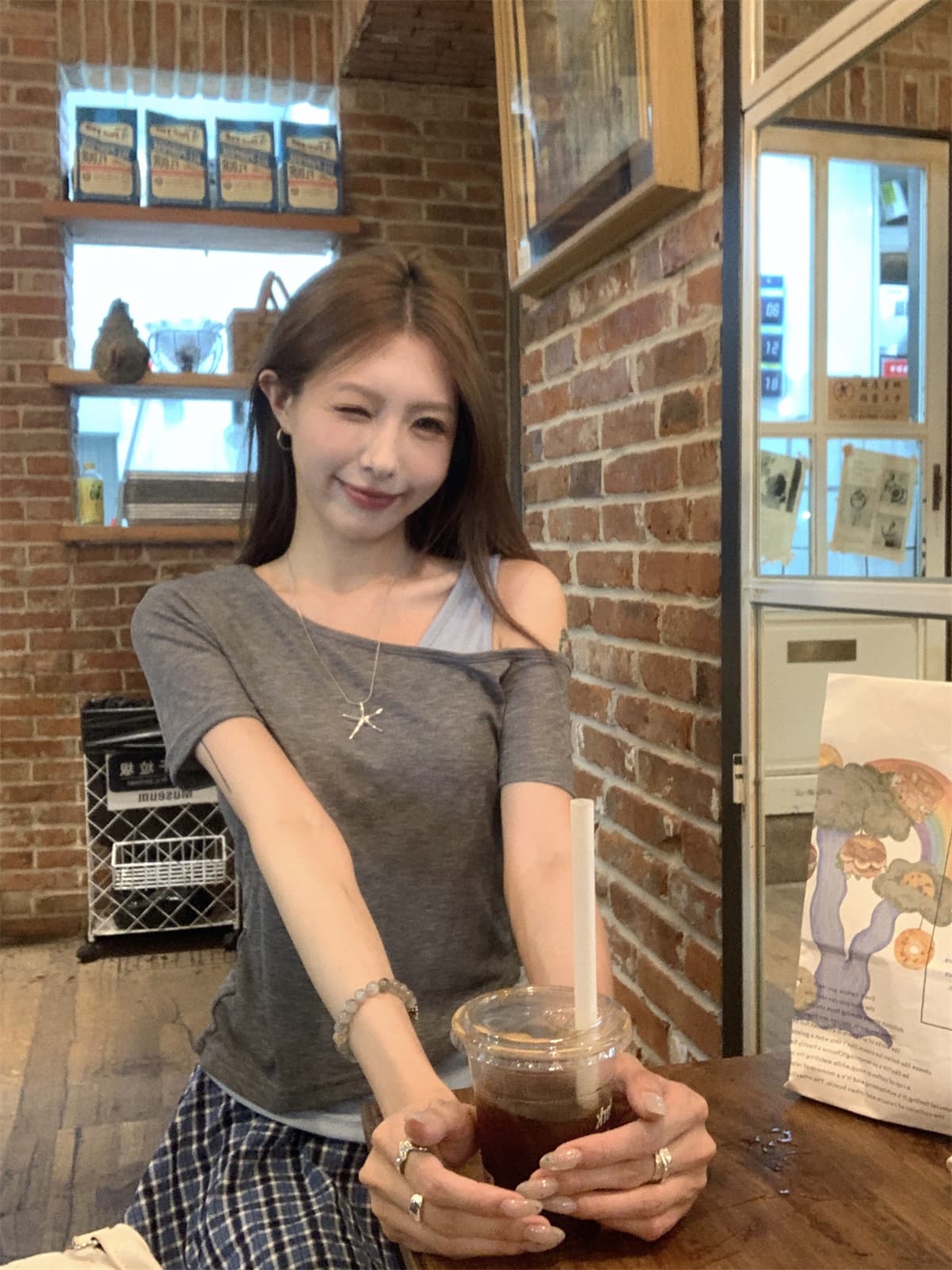 실사 정가 여름 한국 스타일 페이크 레이어드 비스듬한 어깨 배색 몸매 가꾸기 주름 허리 수축 오프숄더 반팔 티셔츠 맨위 여성 상세 이미지 8