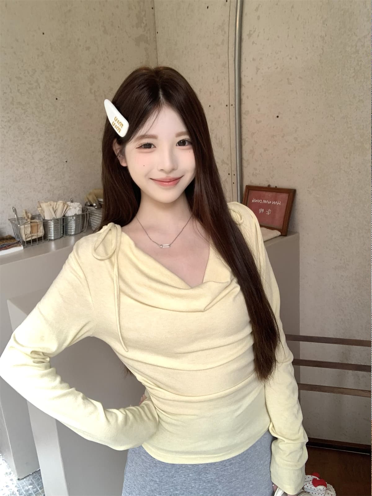 실사 정가 봄 여름 한국 스타일 순수한 욕망 흔들다 칼라 스트랩 디자인 센스 양모 몸매 가꾸기 긴팔 인사이드 가져 가라. 티셔츠 맨위 여성 상세 이미지 12