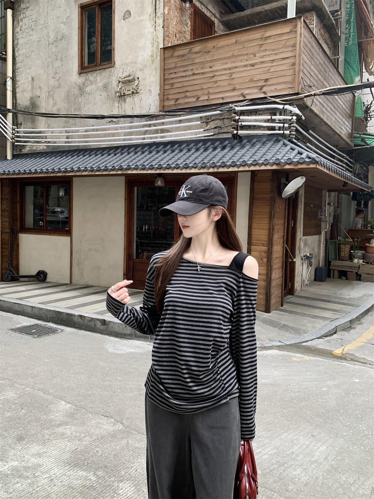실사 정가 이른 가을 한국 스타일 배색 스트라이프 비스듬한 어깨끈 루즈핏 다용도 슬림해 보이는 긴팔 기본 셔츠 티셔츠 맨위 상세 이미지 2