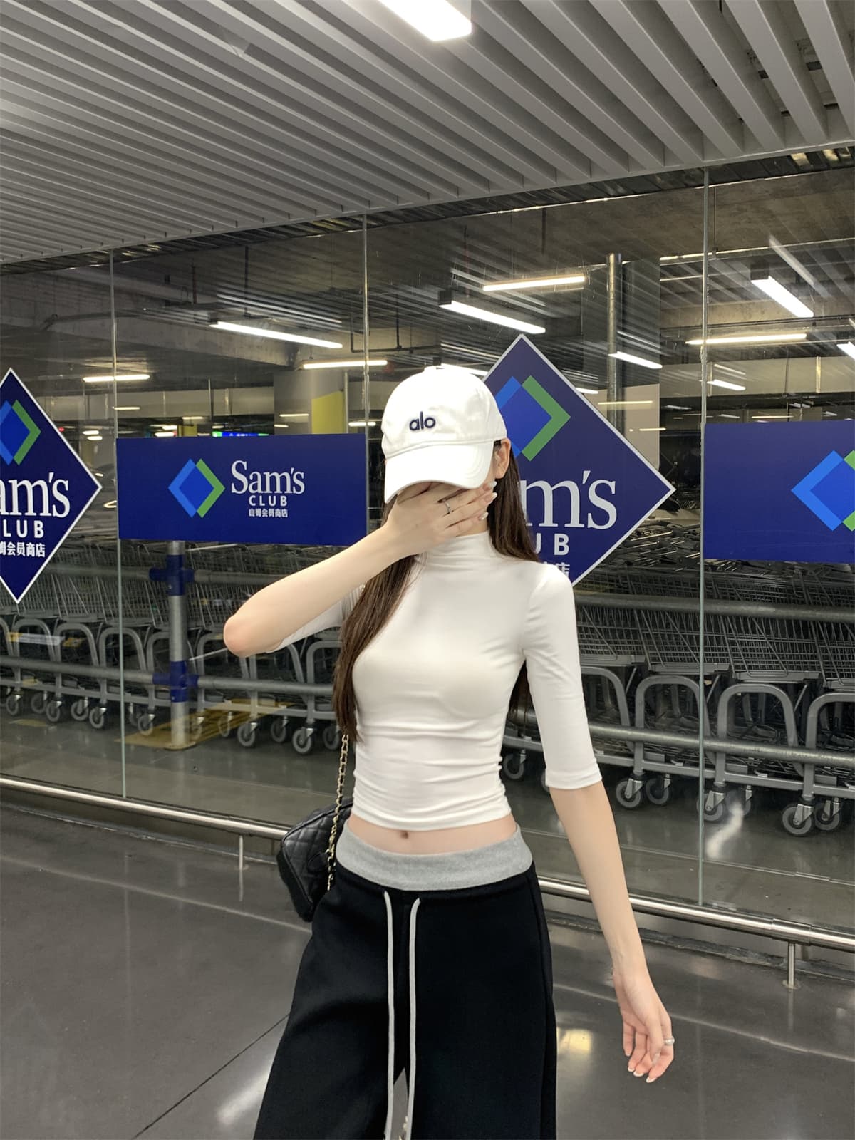 실사 정가 가을 한국 스타일 품격 반하이넥 단색 몸매 가꾸기 핫걸 인사이드 가져 가라. 쇼트 스타일 중간 소매 티셔츠 맨위 여성 상세 이미지 6