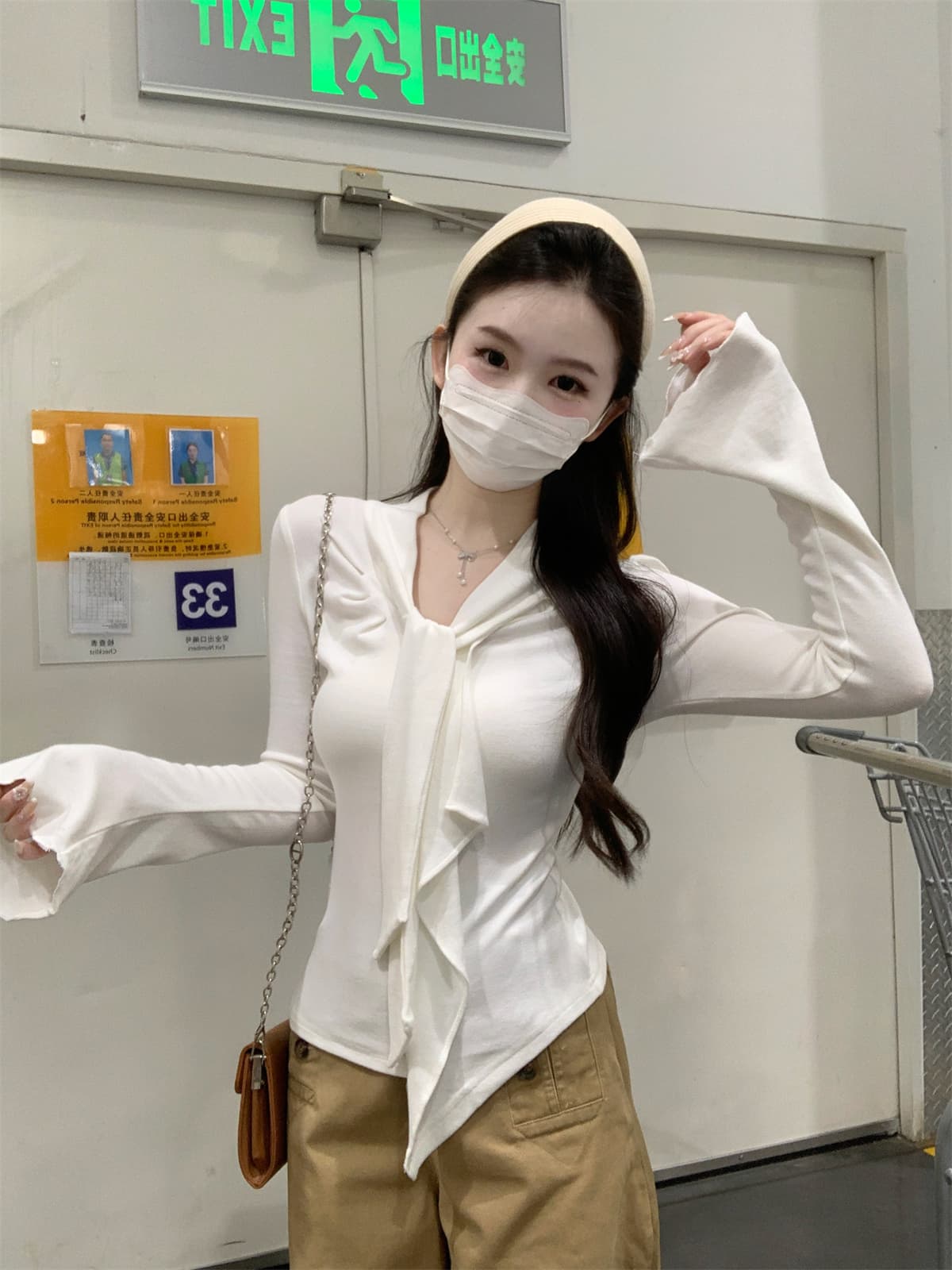 실사 정가 가을 한국 스타일 순수한 욕망 몸매 가꾸기 V넥 양모 나비 매듭 스트랩 나팔 소매 티셔츠 긴팔 맨위 상세 이미지 21