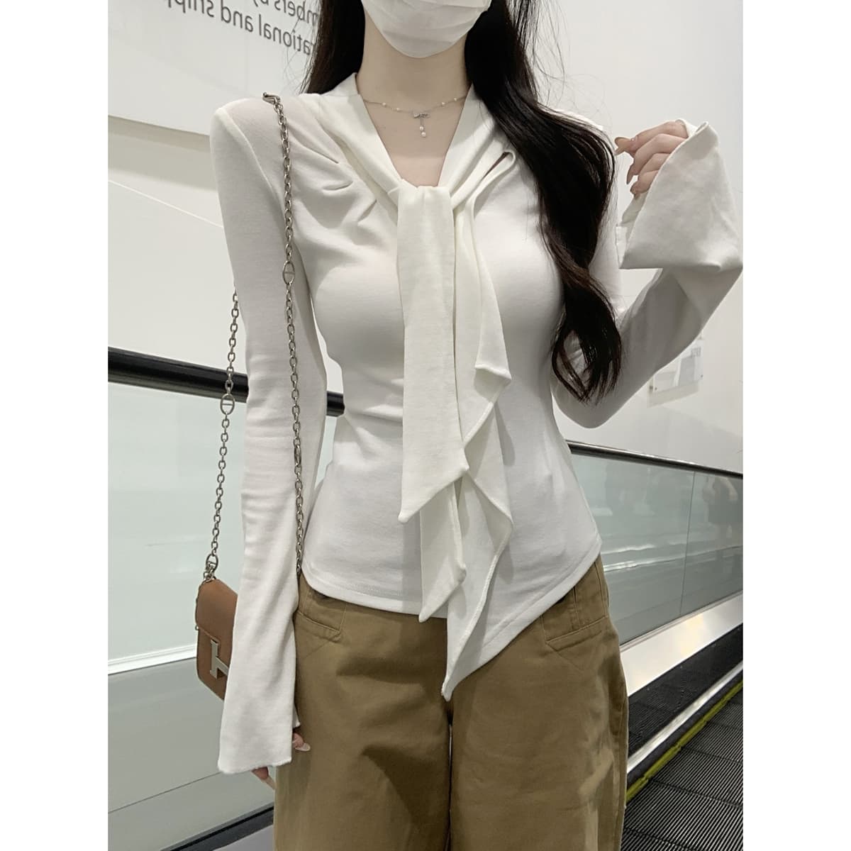 실사 정가 가을 한국 스타일 순수한 욕망 몸매 가꾸기 V넥 양모 나비 매듭 스트랩 나팔 소매 티셔츠 긴팔 맨위 이미지 3