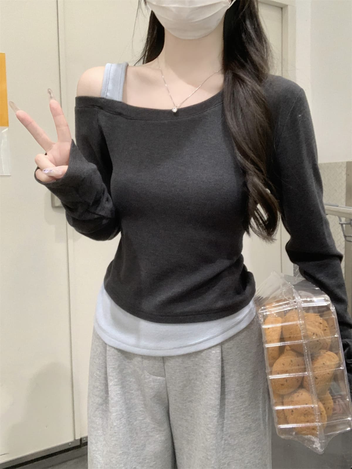 실사 정가 가을 겨울 한국 스타일 캐주얼 다용도 품격 페이크 레이어드 비스듬한 칼라 오프숄더 긴팔 기본 셔츠 티셔츠 맨위 상세 이미지 10