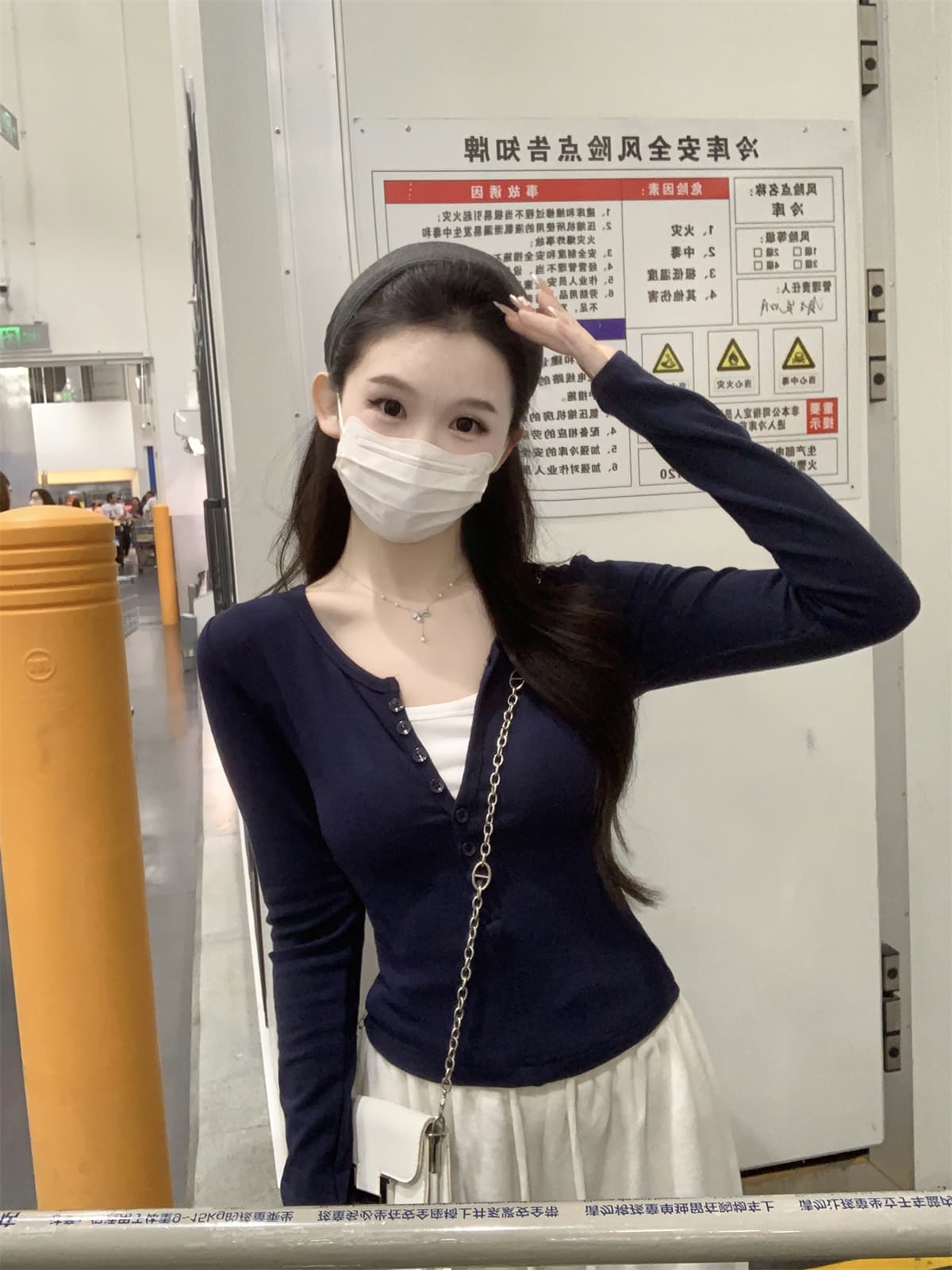 실사 정가 가을 겨울 한국 스타일 페이크 레이어드 배색 반 개방 칼라 단추 긍정적 인 어깨 몸매 가꾸기 긴팔 만나는 티셔츠 맨위 상세 이미지 17