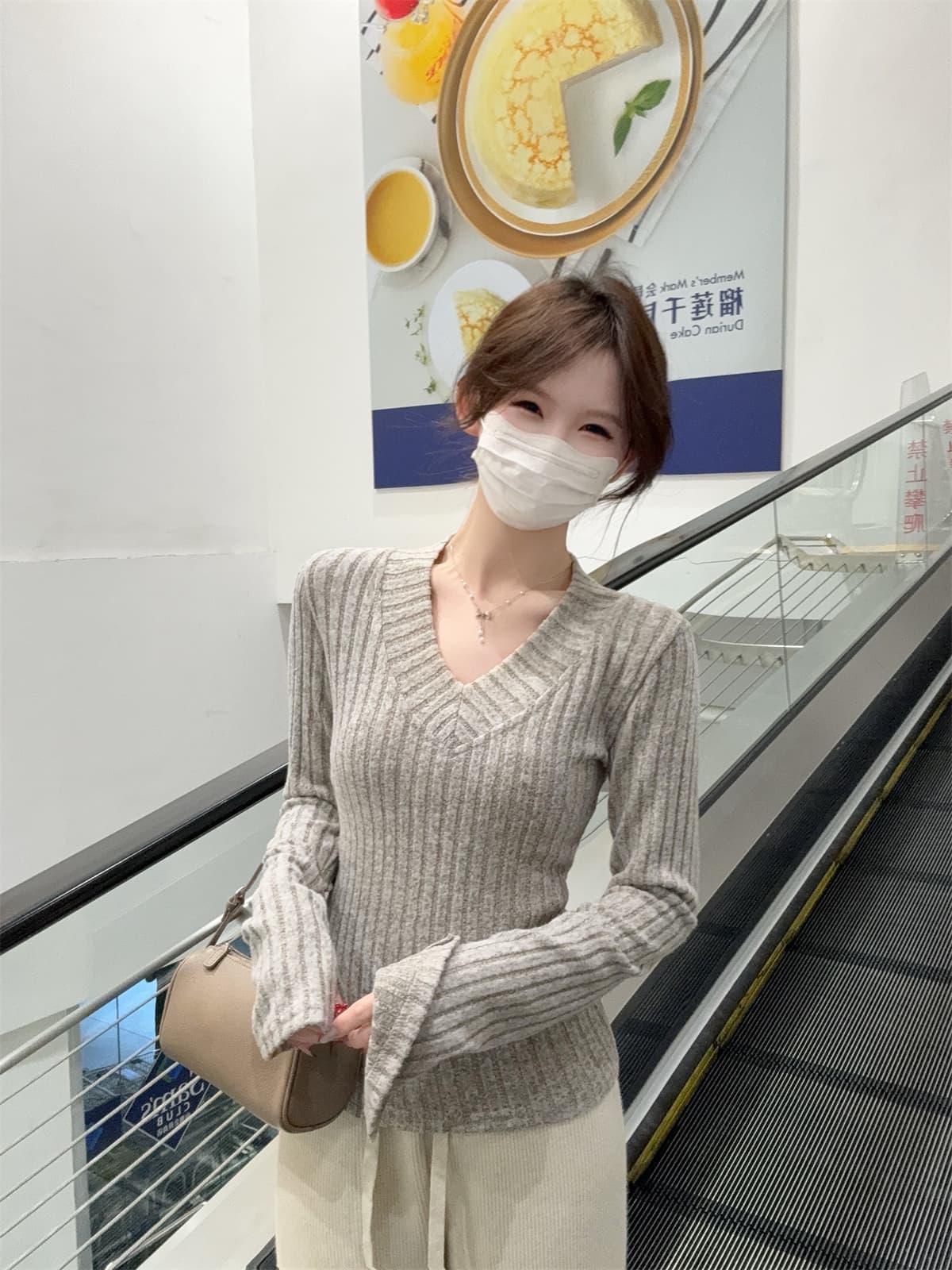 실사 정가 가을 겨울 한국 스타일 품격 부드러운 구덩이 기사 V넥 몸매 가꾸기 나팔 소매 인사이드 가져 가라. 긴팔 티셔츠 맨위 여성 상세 이미지 22