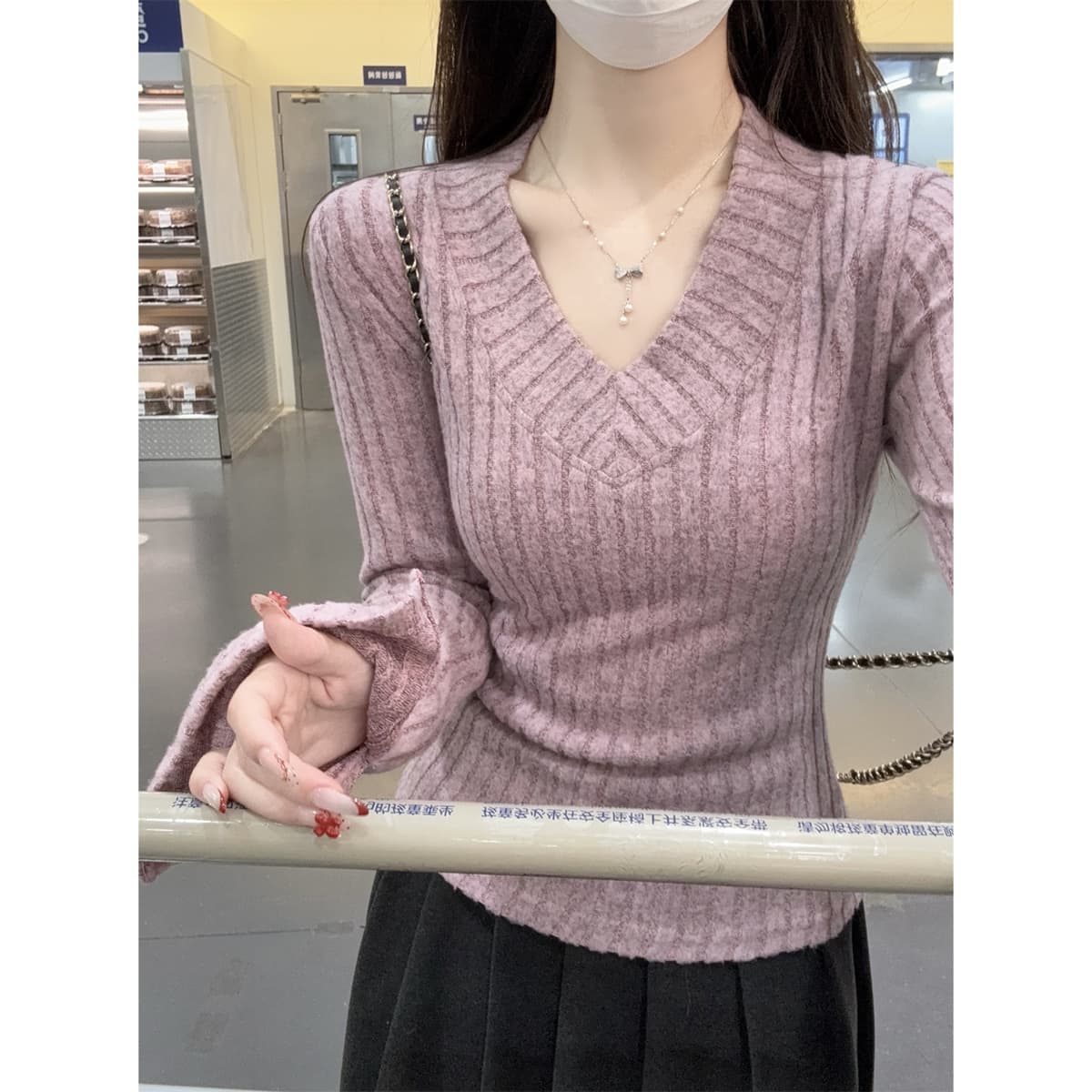 실사 정가 가을 겨울 한국 스타일 품격 부드러운 구덩이 기사 V넥 몸매 가꾸기 나팔 소매 인사이드 가져 가라. 긴팔 티셔츠 맨위 여성 이미지 3