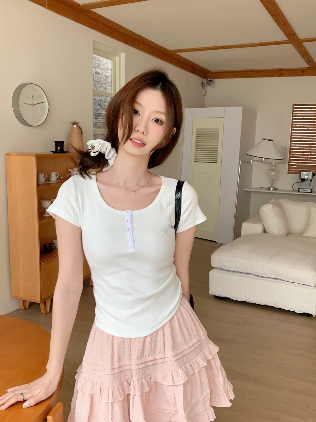 실사 정가 봄 여름 한국 스타일 품격 몸매 가꾸기 단추 u 칼라 긍정적 인 어깨 단색 다용도 반팔 티셔츠 만나는 맨위 상세 이미지 10