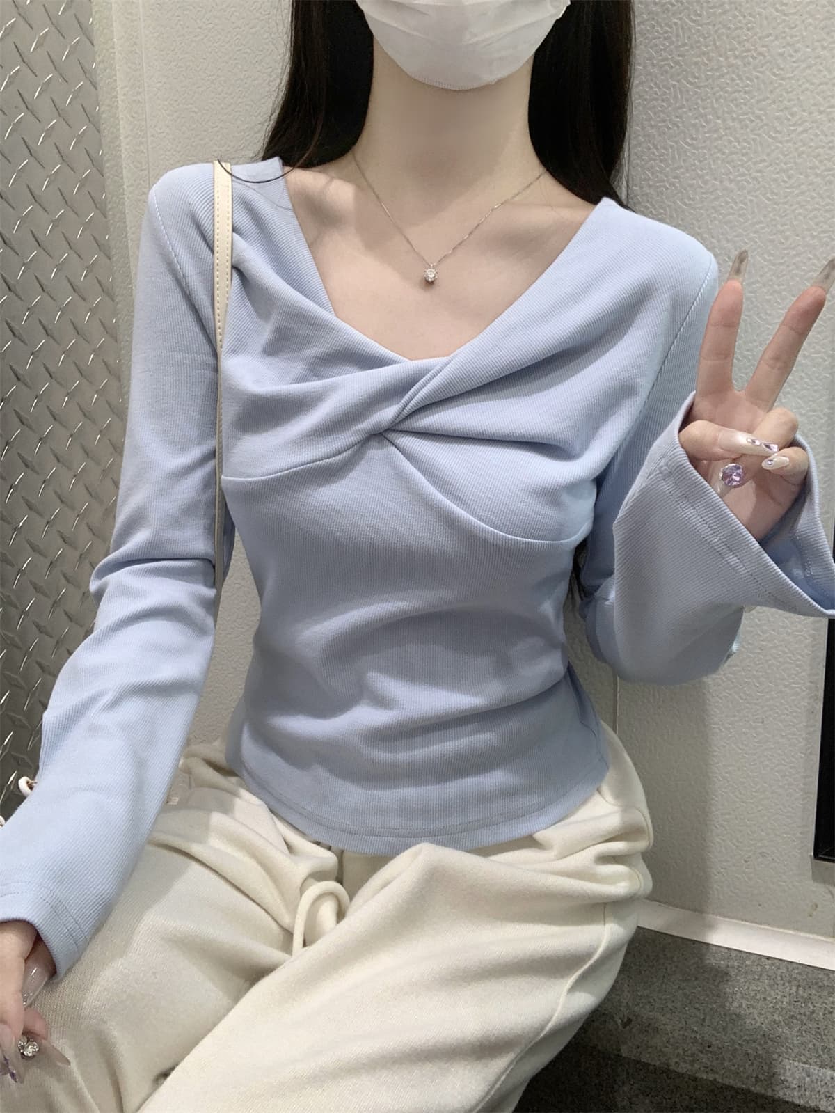 실사 정가 가을 겨울 한국 스타일 부드러운 바람 V넥 비틀림 디자인 센스 품격 다용도 긴팔 티셔츠 맨위 상세 이미지 9