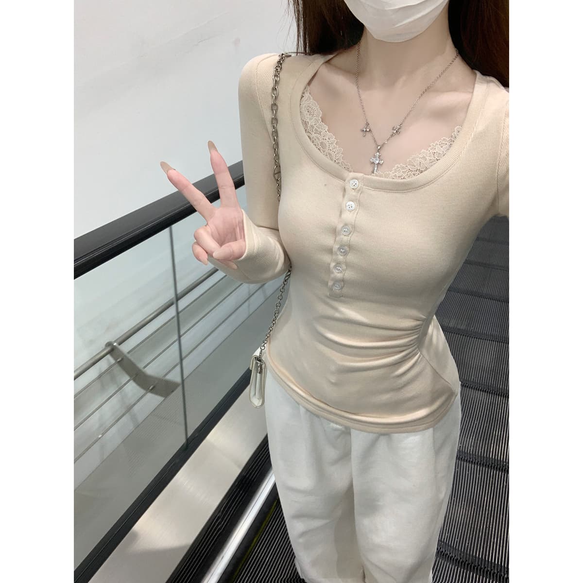 실사 정가 봄 한국 스타일 품격 부드러운 레이스 조각 광장 칼라 몸매 가꾸기 양모 긴팔 티셔츠 만나는 맨위