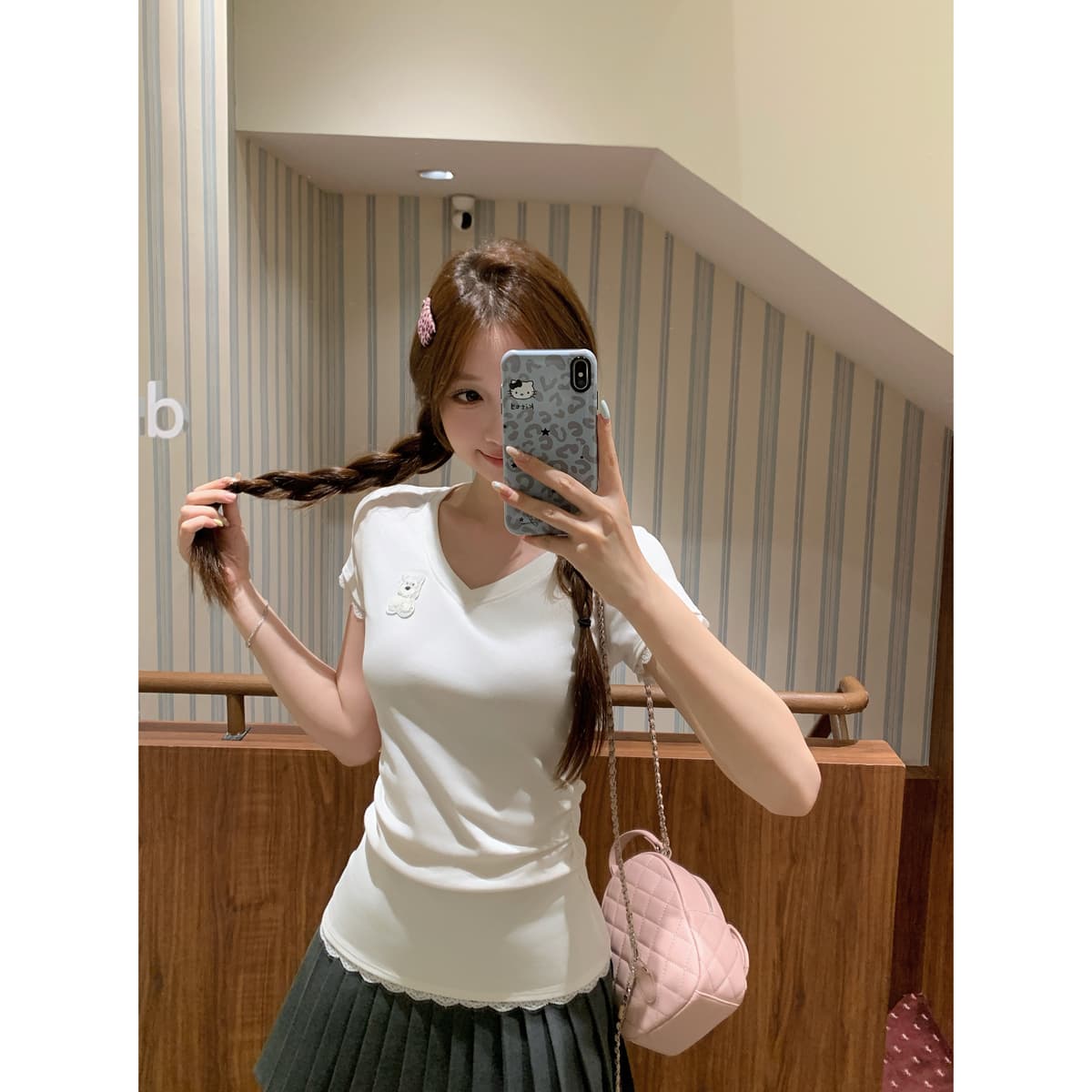 실사 정가 여름 한국 스타일 품격 몸매 가꾸기 레이스 V넥 강아지 자수 연령 감소 다용도 반팔 티셔츠 맨위 이미지 3