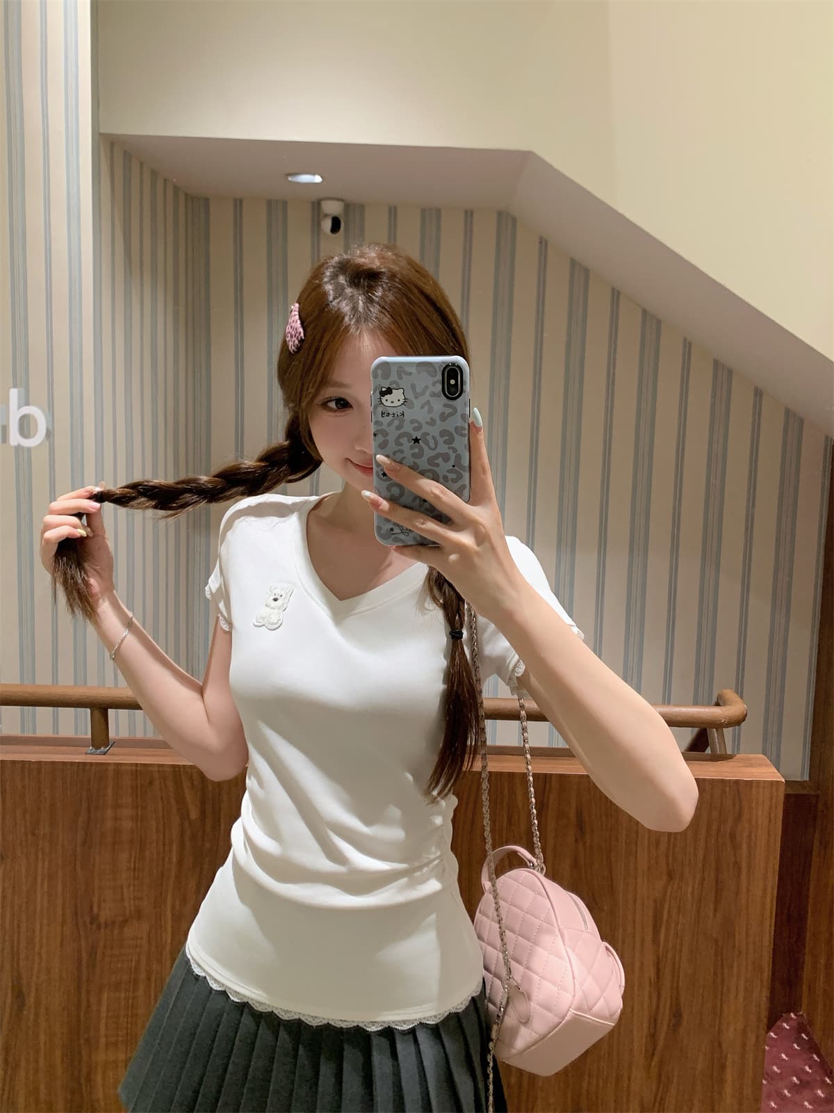 실사 정가 여름 한국 스타일 품격 몸매 가꾸기 레이스 V넥 강아지 자수 연령 감소 다용도 반팔 티셔츠 맨위 상세 이미지 4