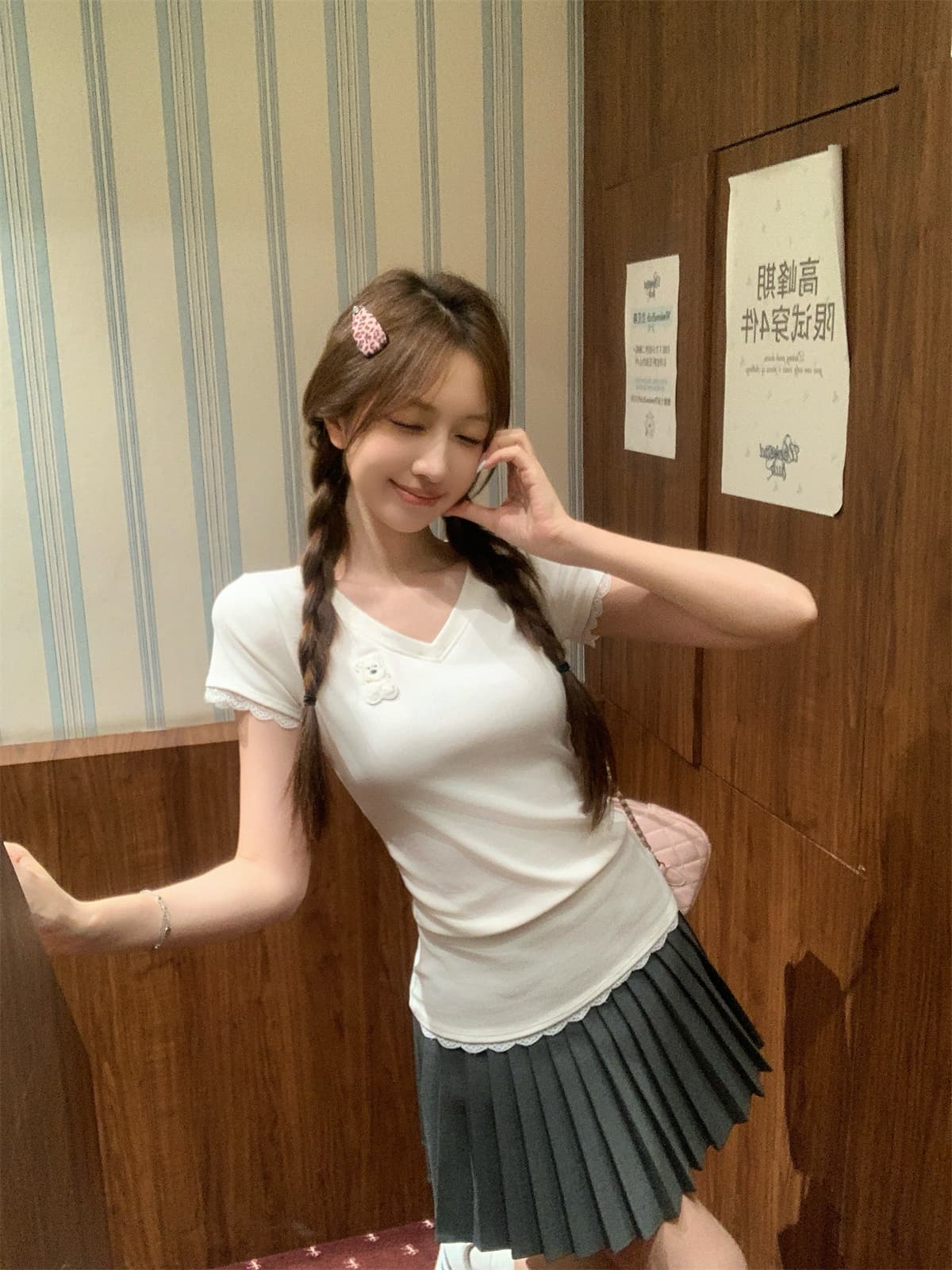실사 정가 여름 한국 스타일 품격 몸매 가꾸기 레이스 V넥 강아지 자수 연령 감소 다용도 반팔 티셔츠 맨위 상세 이미지 5