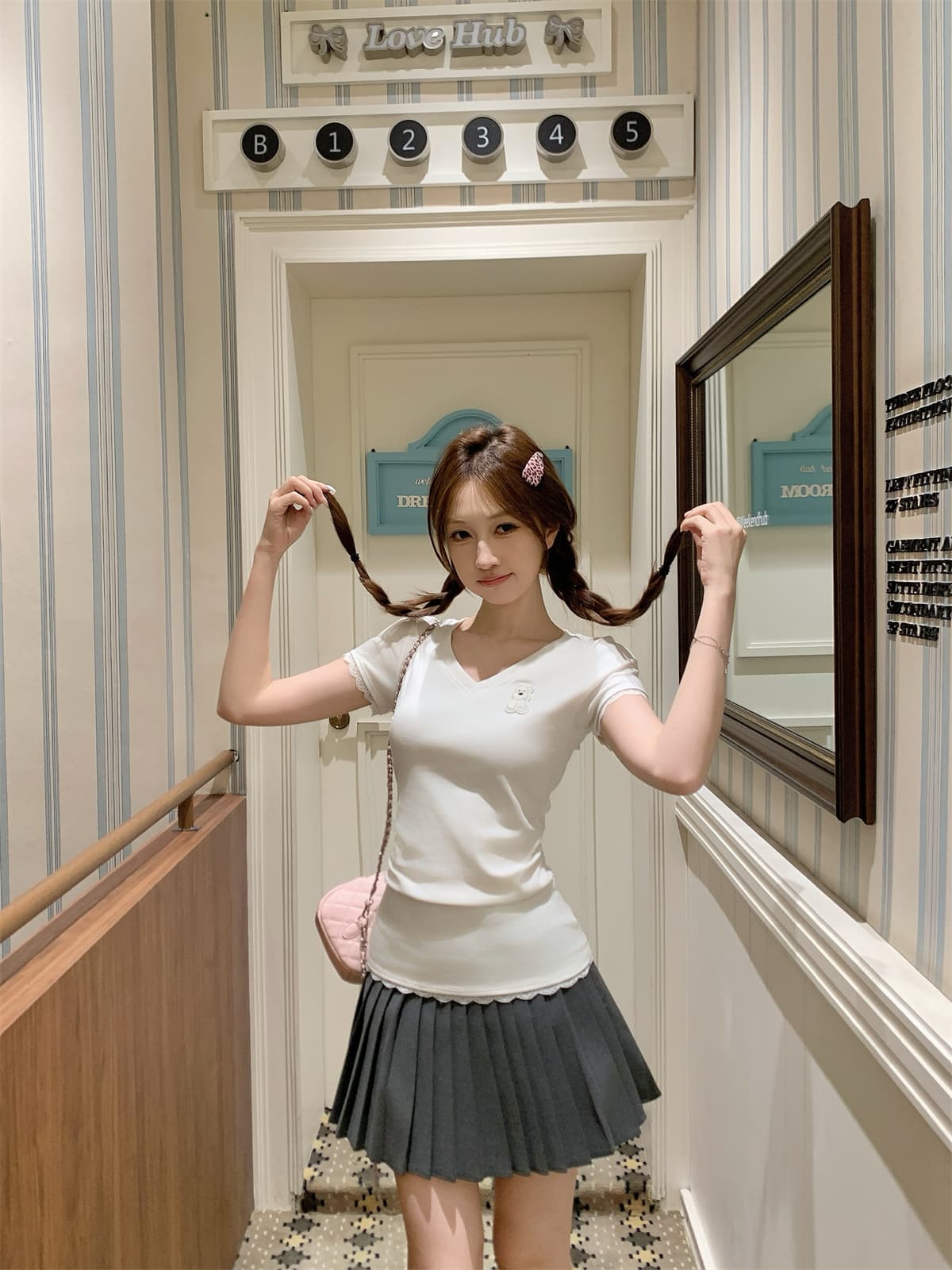 실사 정가 여름 한국 스타일 품격 몸매 가꾸기 레이스 V넥 강아지 자수 연령 감소 다용도 반팔 티셔츠 맨위 상세 이미지 8