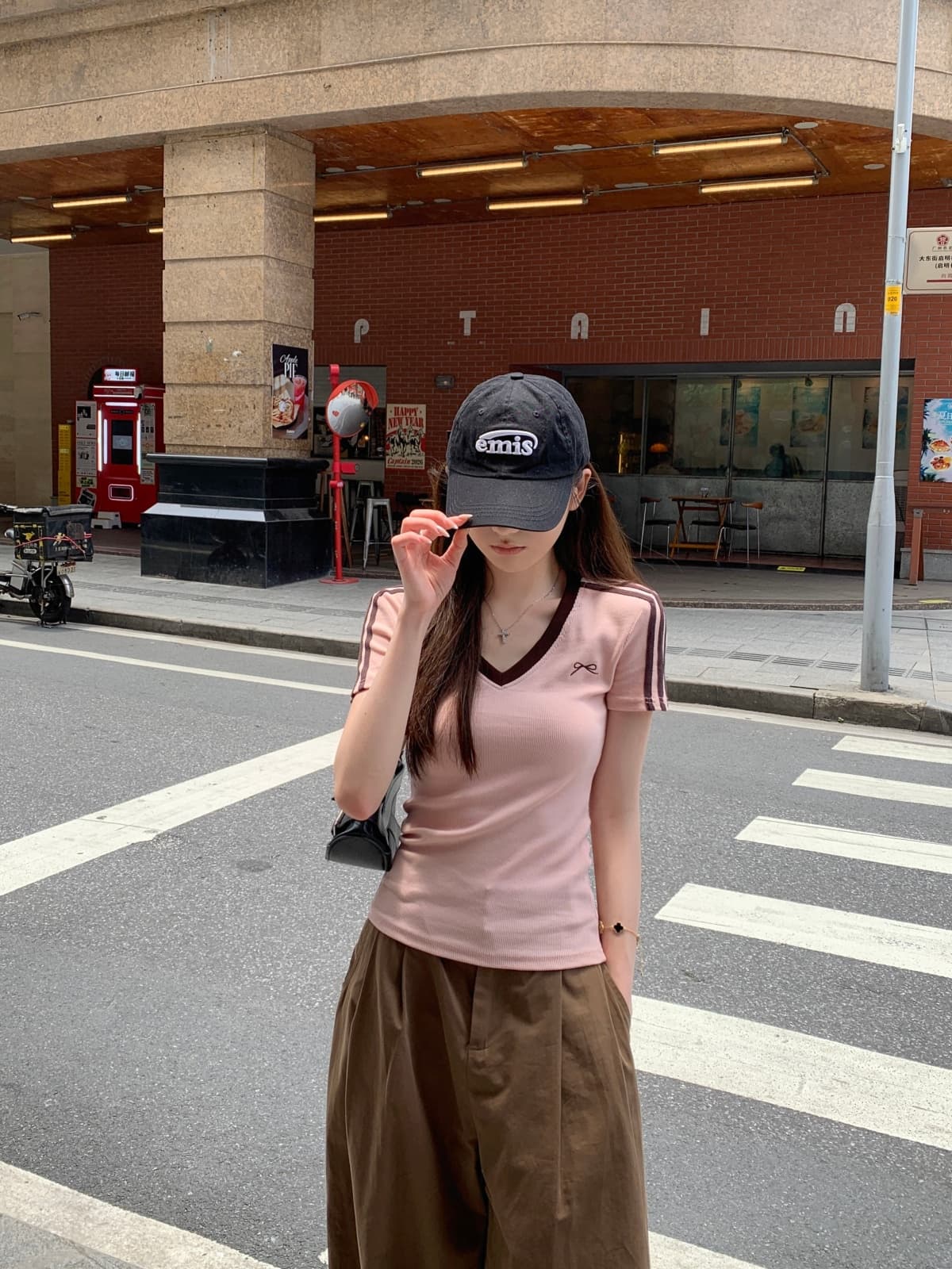 실사 정가 여름 한국 스타일 배색 바 기사 V넥 몸매 가꾸기 슬림해 보이는 품격 다용도 반팔 티셔츠 맨위