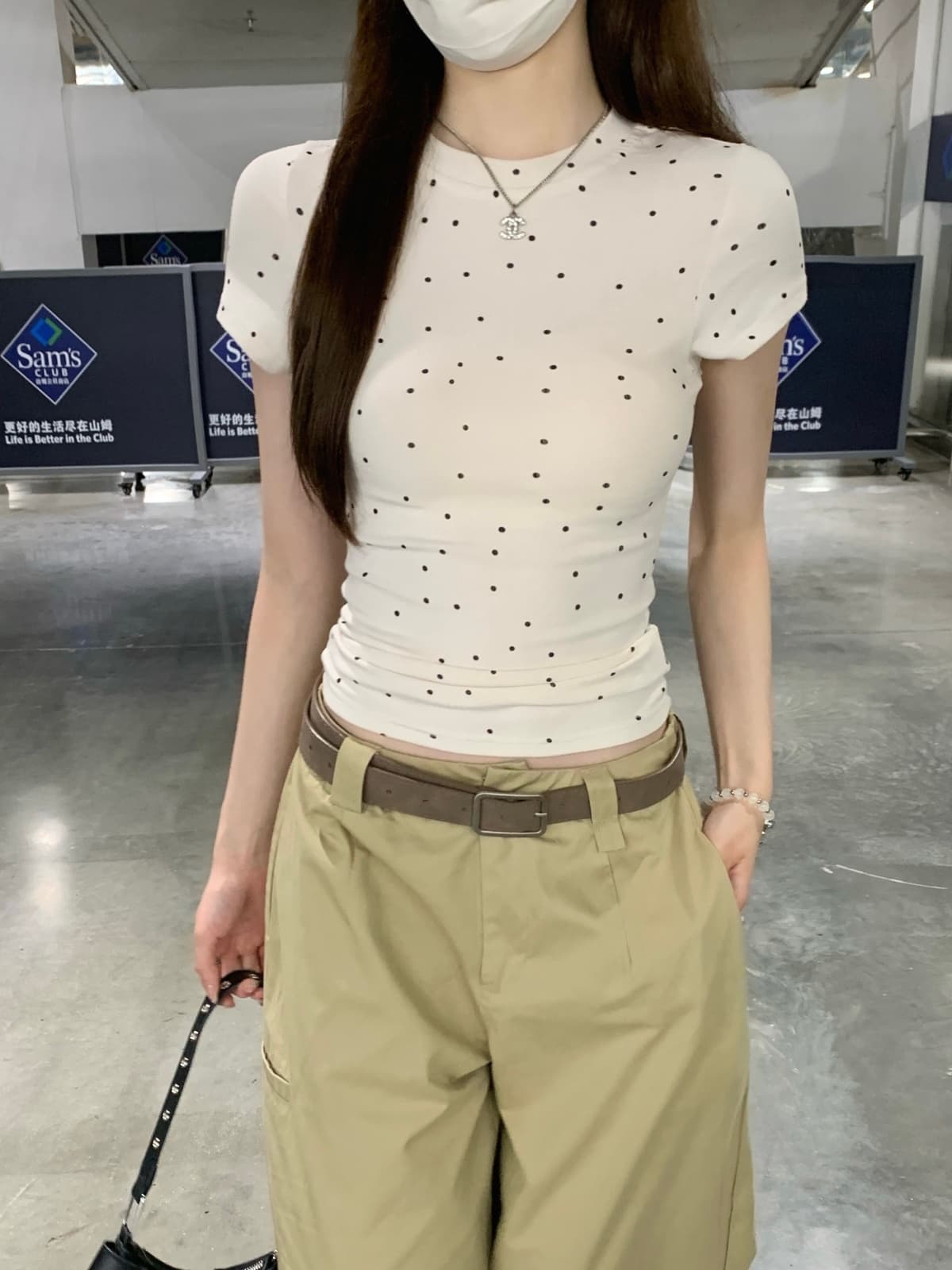 실사 정가 여름 한국 스타일 라운드 넥 도트 무늬 긍정적 인 어깨 몸매 가꾸기 슬림해 보이는 품격 다용도 반팔 티셔츠 맨위 상세 이미지 6