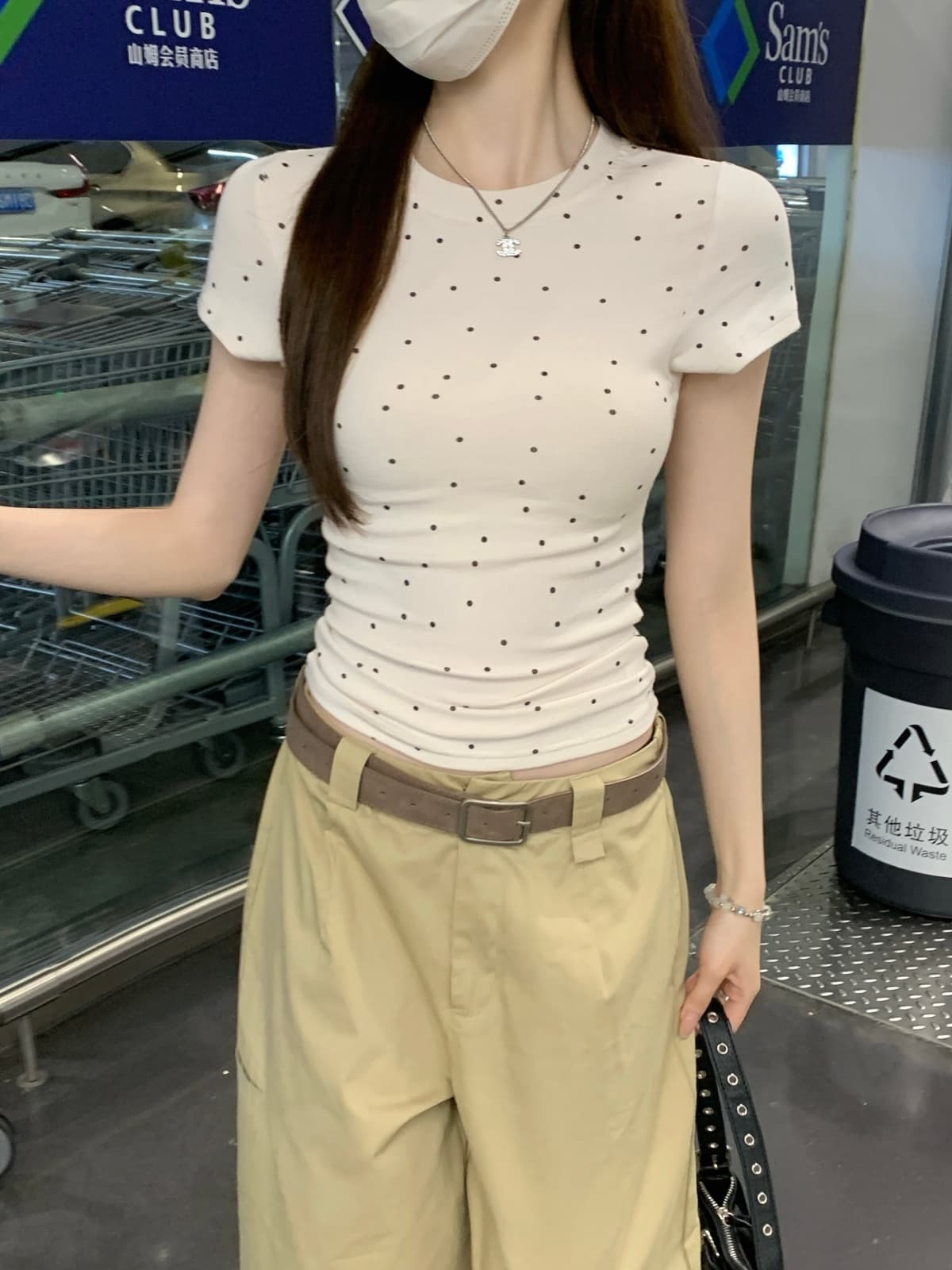 실사 정가 여름 한국 스타일 라운드 넥 도트 무늬 긍정적 인 어깨 몸매 가꾸기 슬림해 보이는 품격 다용도 반팔 티셔츠 맨위 상세 이미지 10