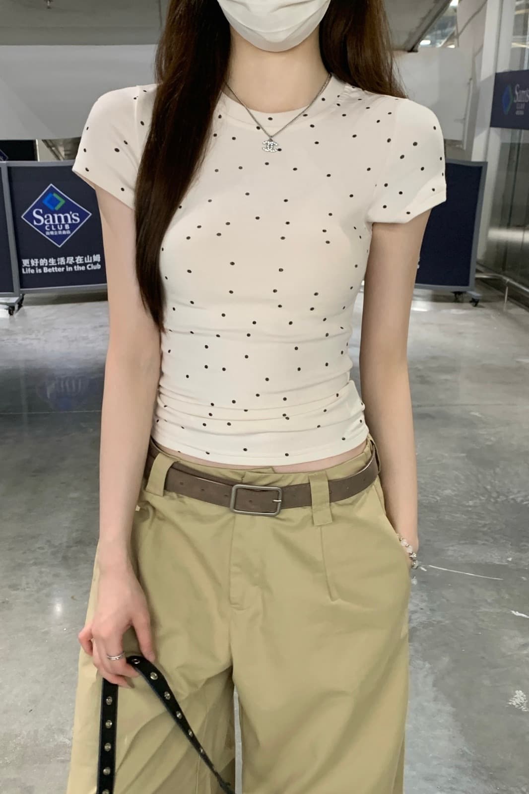 실사 정가 여름 한국 스타일 라운드 넥 도트 무늬 긍정적 인 어깨 몸매 가꾸기 슬림해 보이는 품격 다용도 반팔 티셔츠 맨위 이미지 6