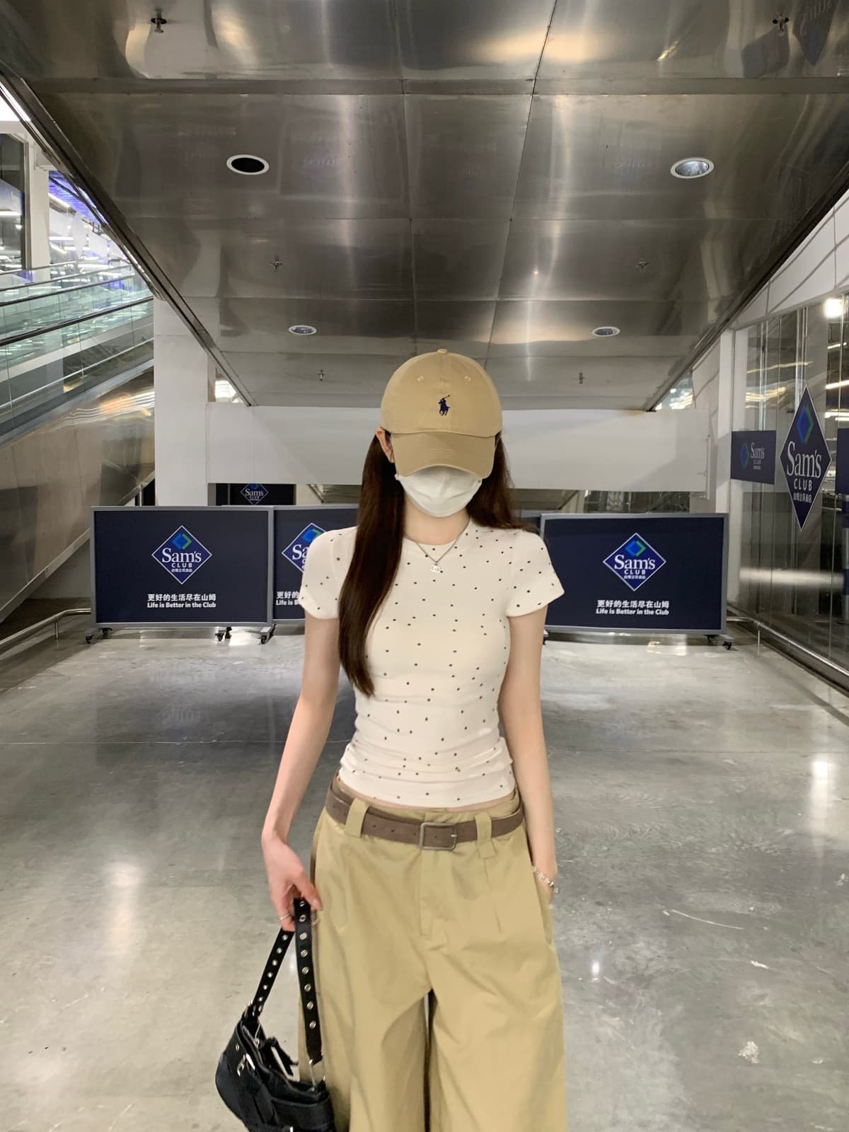 실사 정가 여름 한국 스타일 라운드 넥 도트 무늬 긍정적 인 어깨 몸매 가꾸기 슬림해 보이는 품격 다용도 반팔 티셔츠 맨위 이미지 3