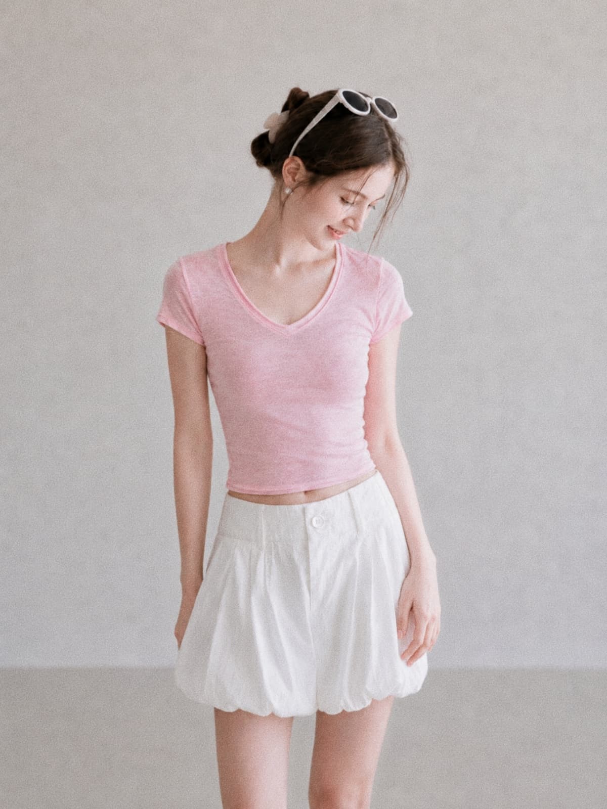 한 부서 느슨함 센스 단색 V넥 볼륨 측면 반팔 티셔츠 여성 여름 새로운 느긋한 바람 다용도 통기성 얇은 스타일 맨위 상세 이미지 4