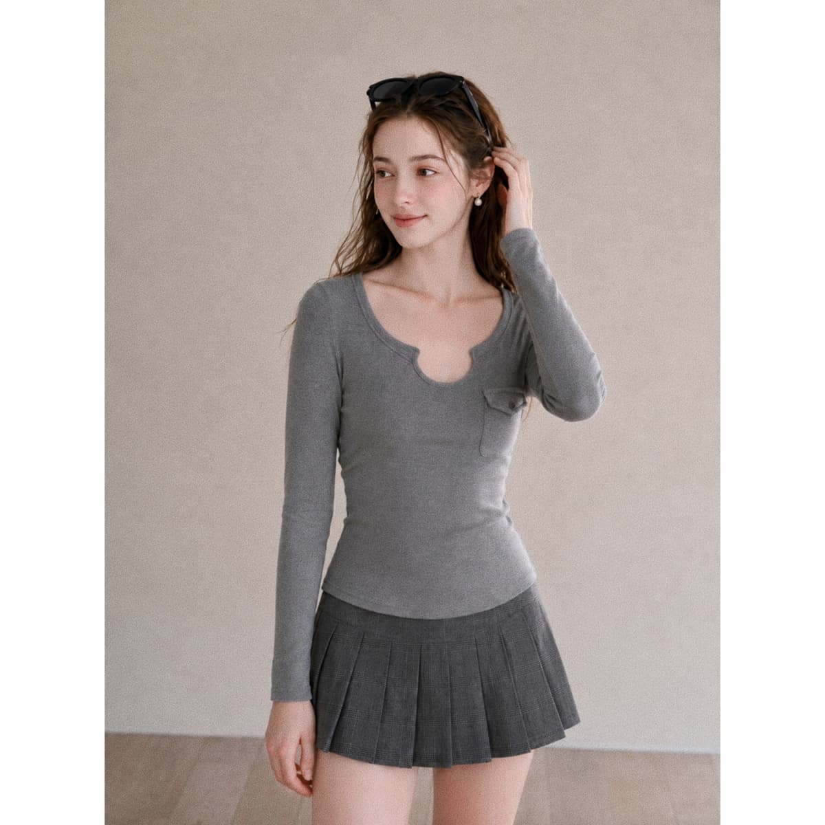 가을 한국 스타일 레트로 핫걸 반 개방 칼라 몸매 가꾸기 슬림해 보이는 주머니 디자인 긴팔 t 셔츠 기본 셔츠 맨위 여성 이미지 4