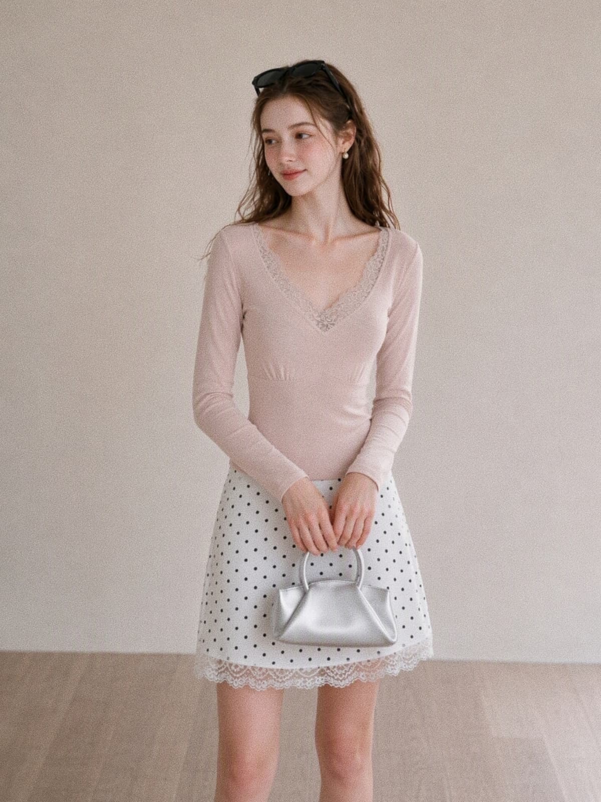 가을 한국 스타일 레이스 조각 V넥 긴팔 긍정적 인 어깨 티셔츠 여성 몸매 가꾸기 슬림해 보이는 기본 셔츠 디자인 센스 순수한 욕망 맨위 상세 이미지 3