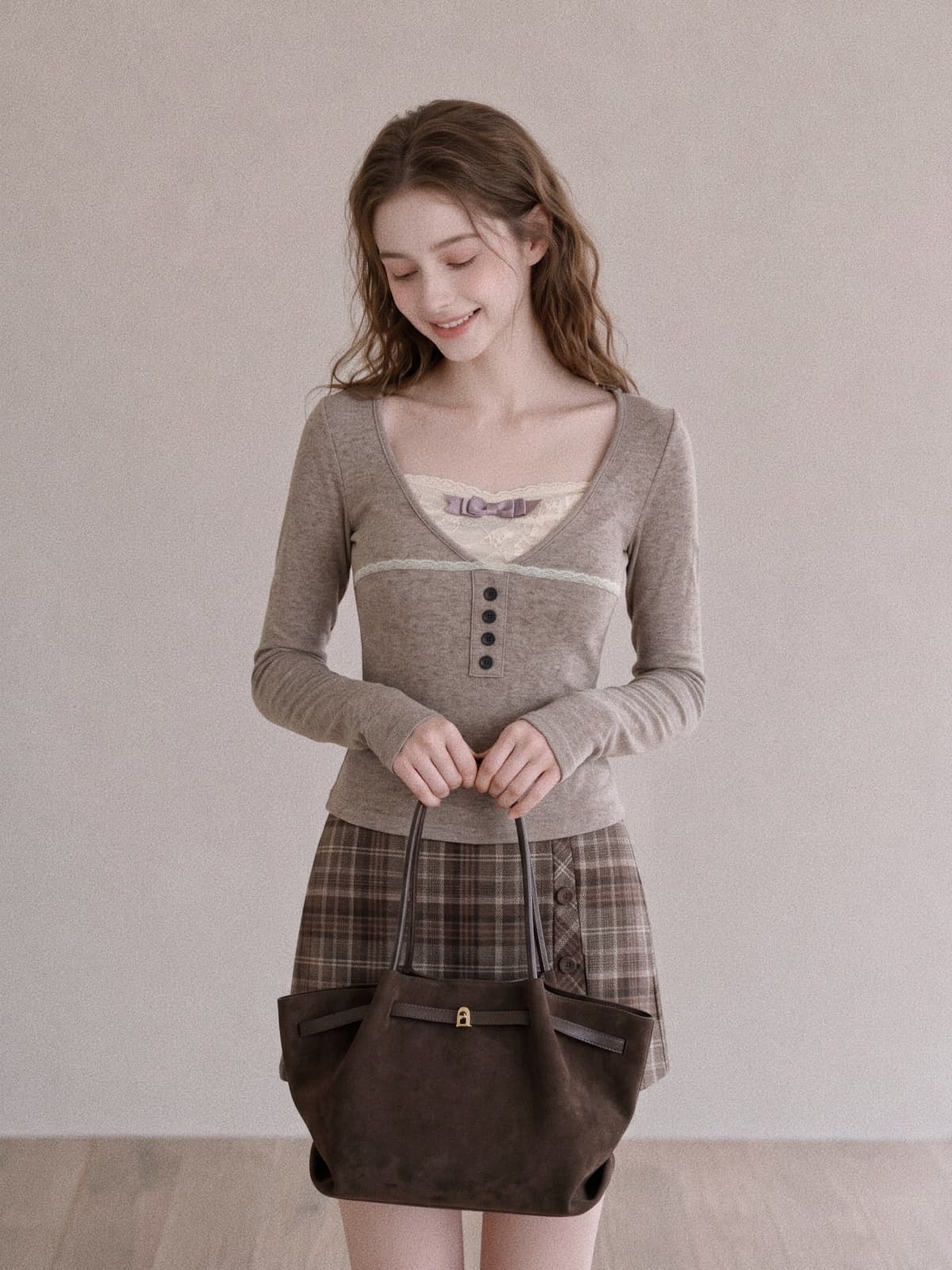 부드러운 바람 페이크 레이어드 레이스 조각 긴팔 티셔츠 맨위 여성 가을 새로운 순수한 욕망 품격 몸매 가꾸기 기본 셔츠 상세 이미지 2