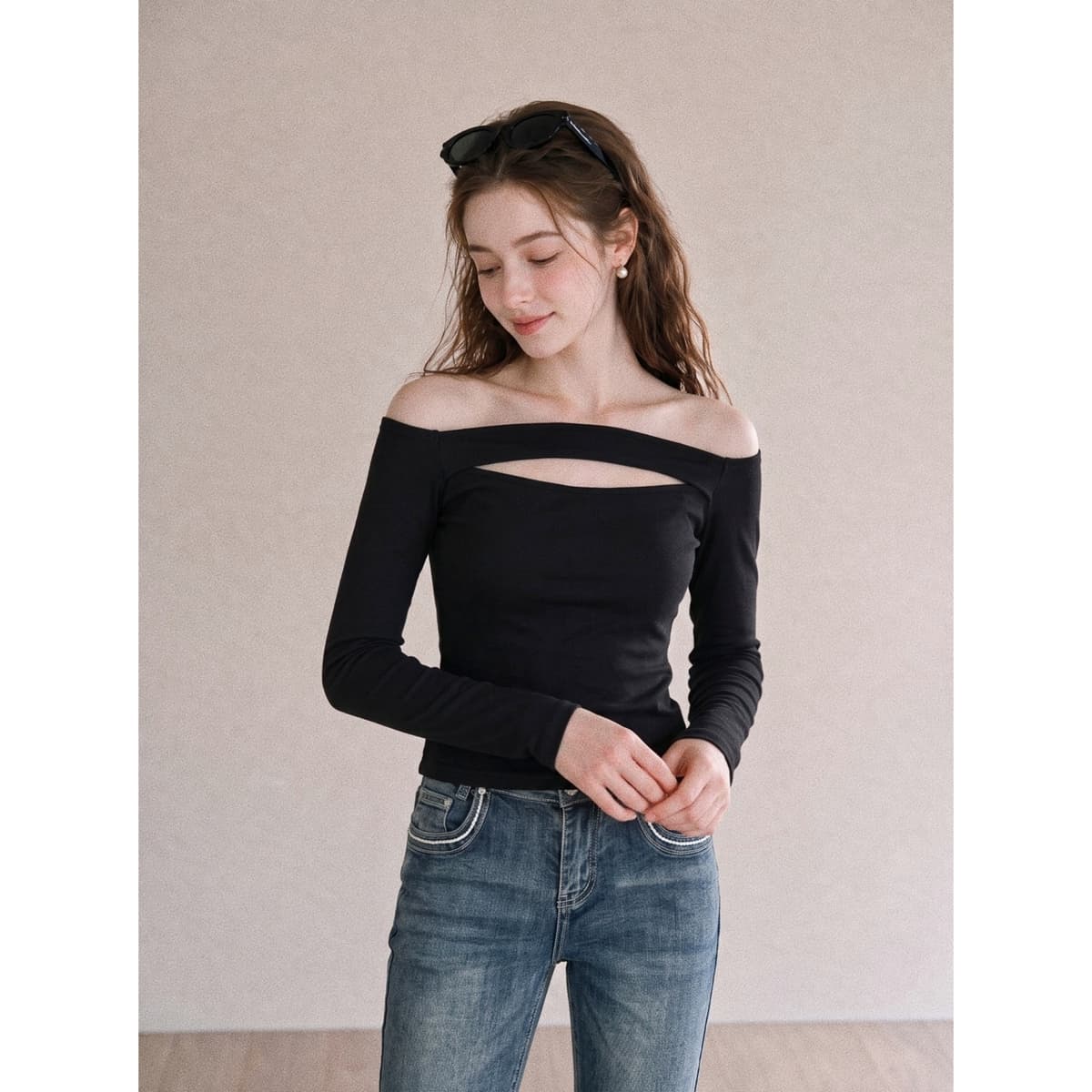 가을 새로운 순수한 욕망 오프숄더 홀로우 아웃 디자인 긴팔 티셔츠 여성 몸매 가꾸기 슬림해 보이는 오프숄더 핫걸 쇼트 스타일 맨위 이미지 2