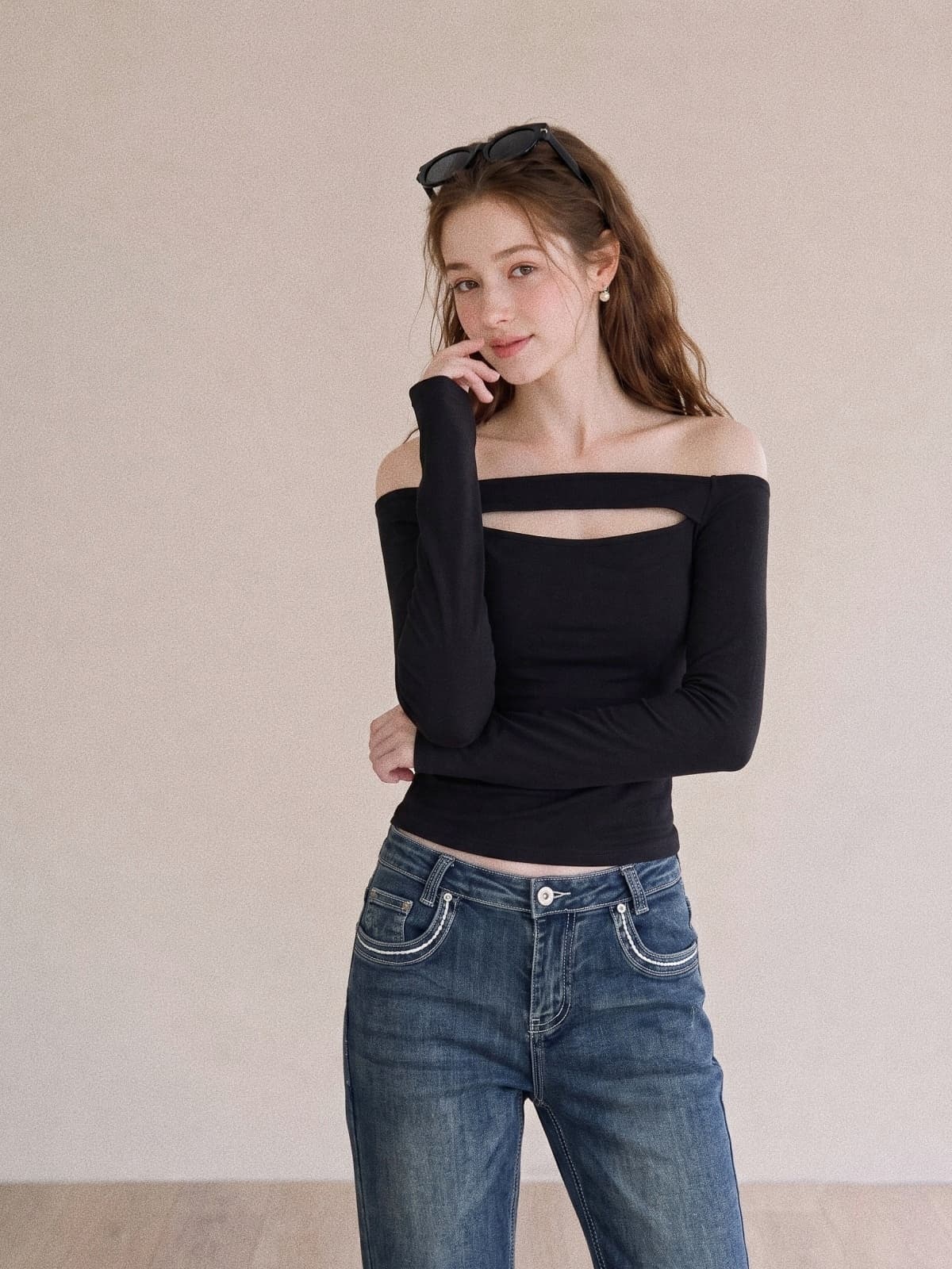 가을 새로운 순수한 욕망 오프숄더 홀로우 아웃 디자인 긴팔 티셔츠 여성 몸매 가꾸기 슬림해 보이는 오프숄더 핫걸 쇼트 스타일 맨위 상세 이미지 4